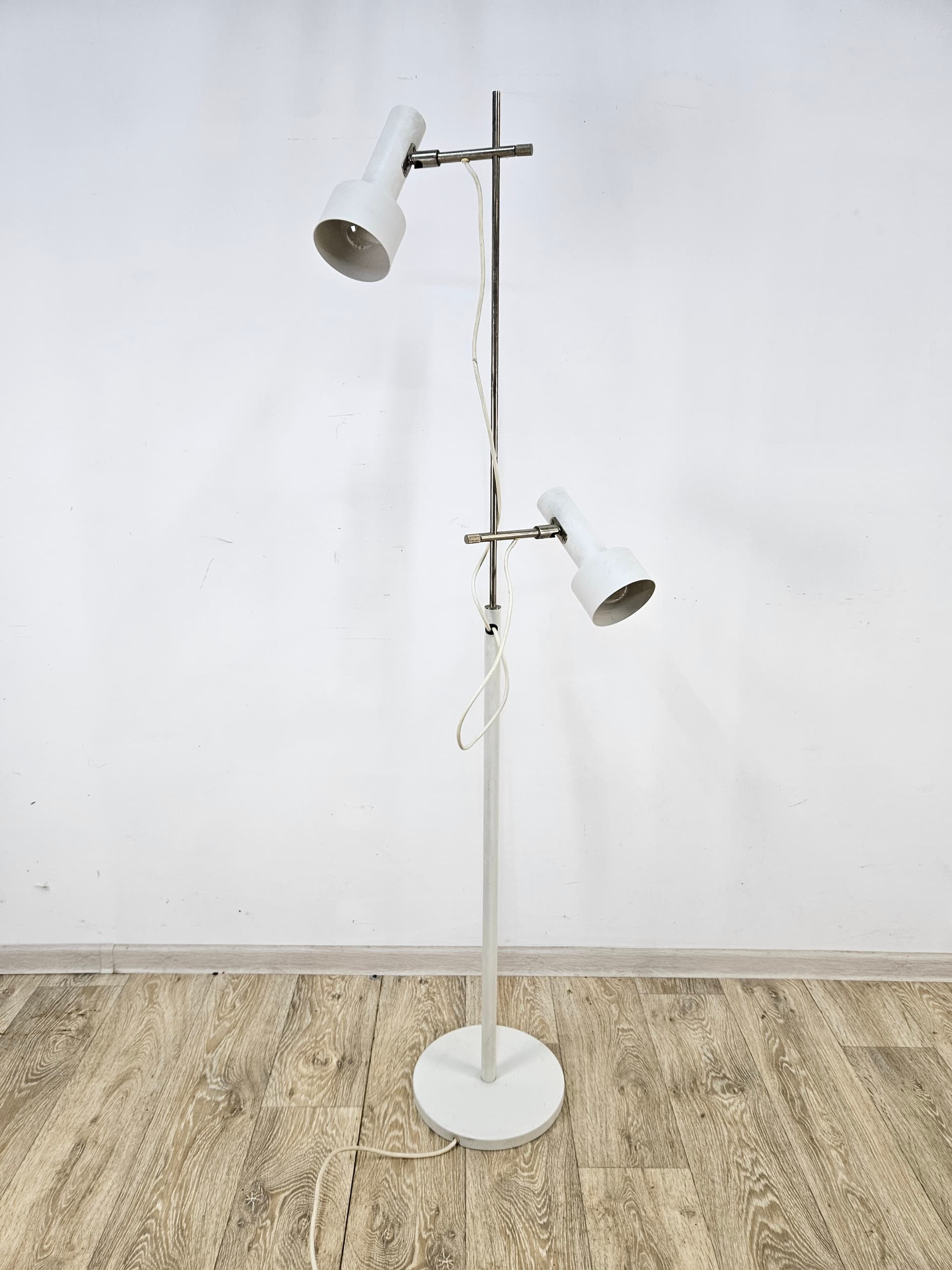 Lampa podłogowa, biała, metal chrom, Niemcy, lata 60. - 352176