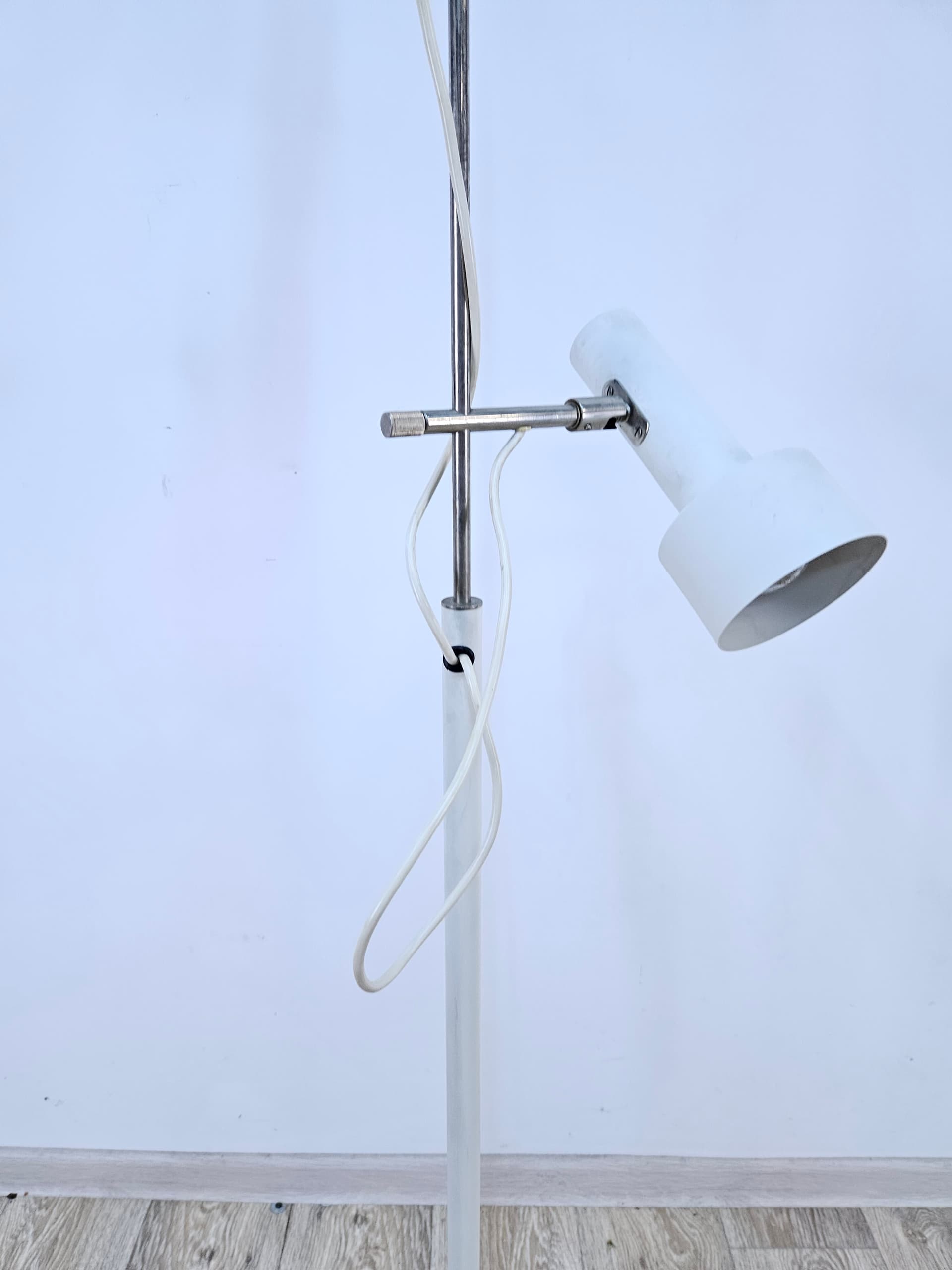 Lampa podłogowa, biała, metal chrom, Niemcy, lata 60. - 352174