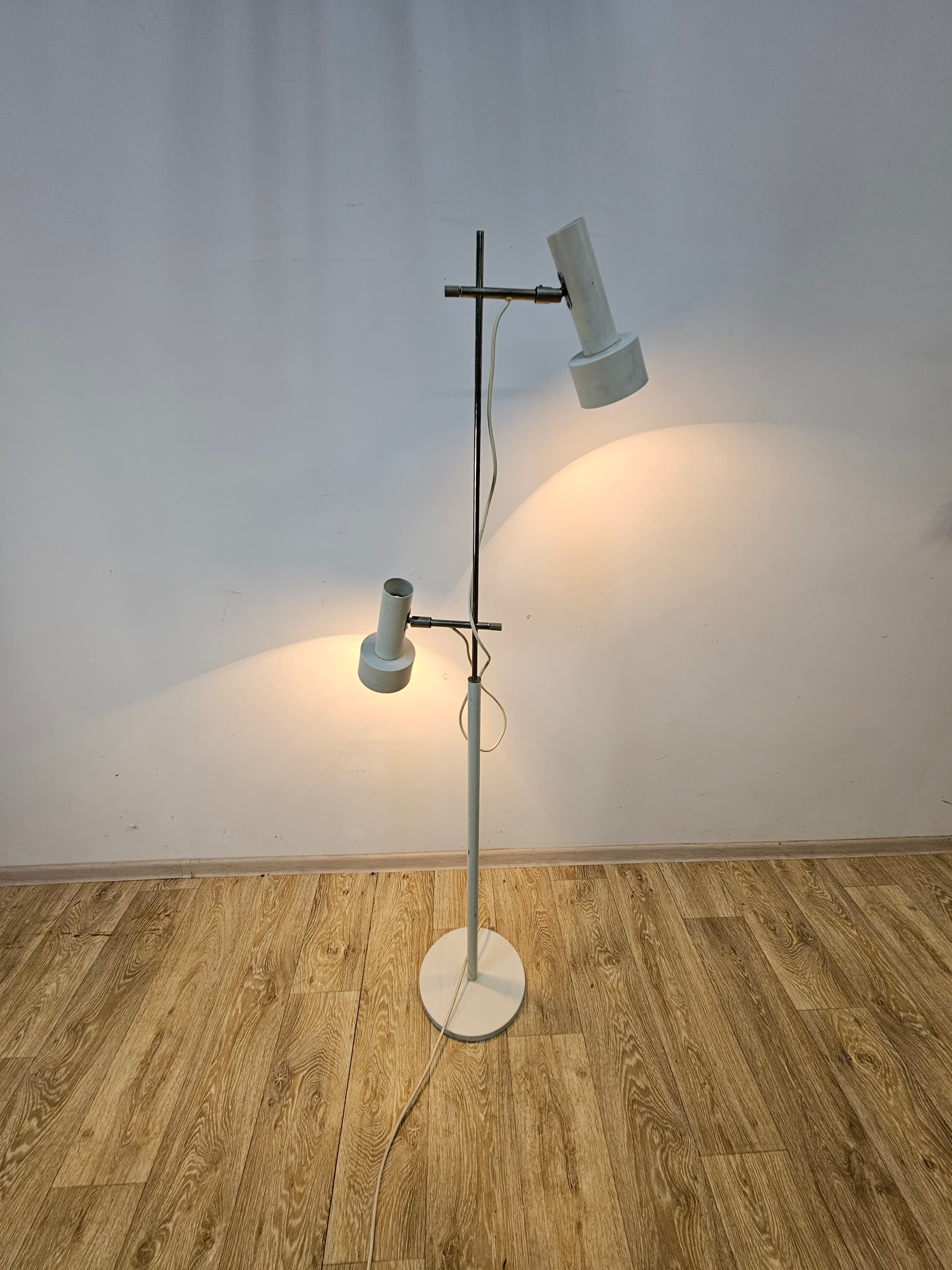 Lampa podłogowa, biała, metal chrom, Niemcy, lata 60. - 352182