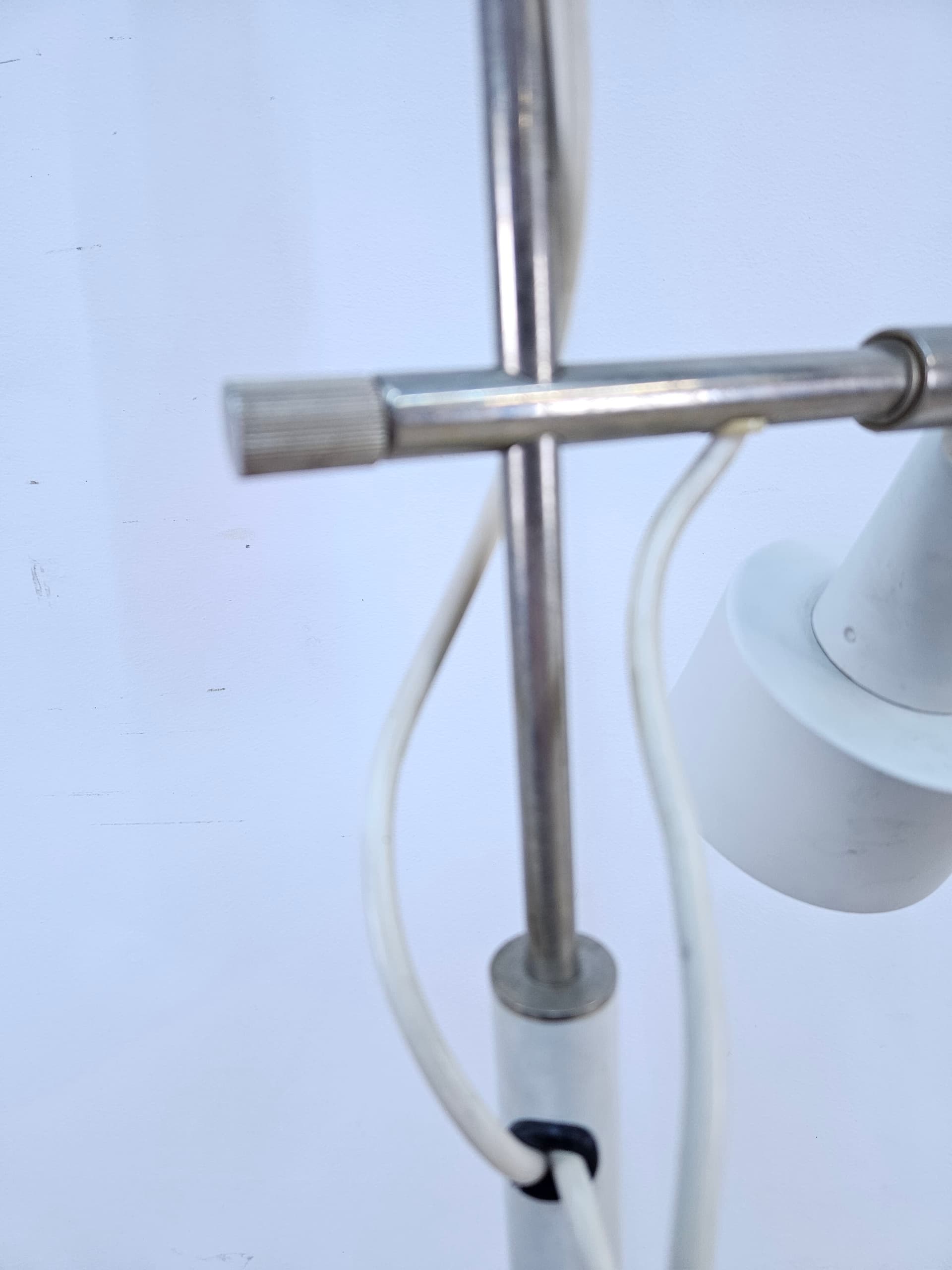 Lampa podłogowa, biała, metal chrom, Niemcy, lata 60. - 352180