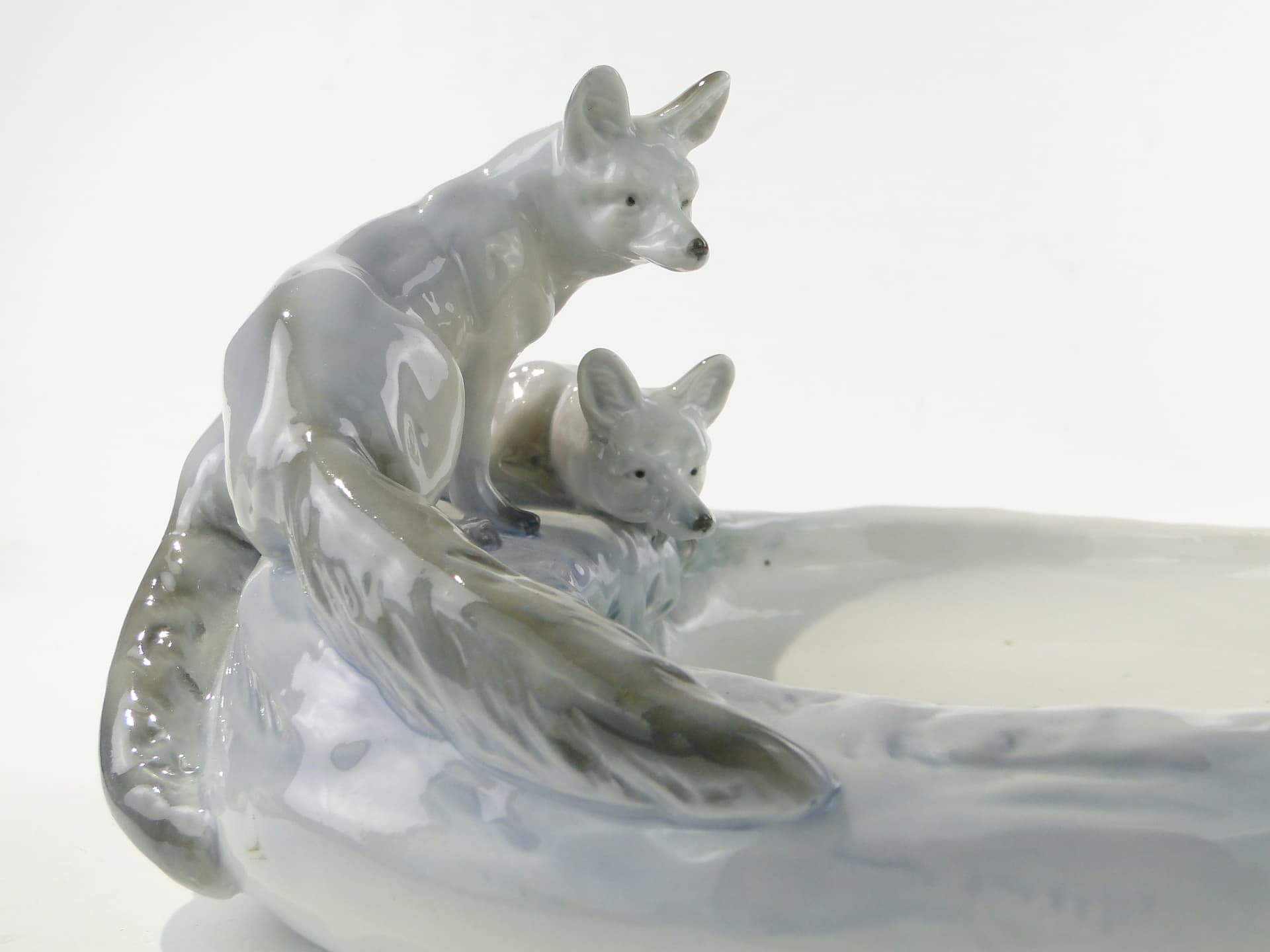 Desk card holder with fox figures, white porcelain, Porzellanfabrik Fraureuth AG Kunstabteilung, Germany, 1920s - 352643