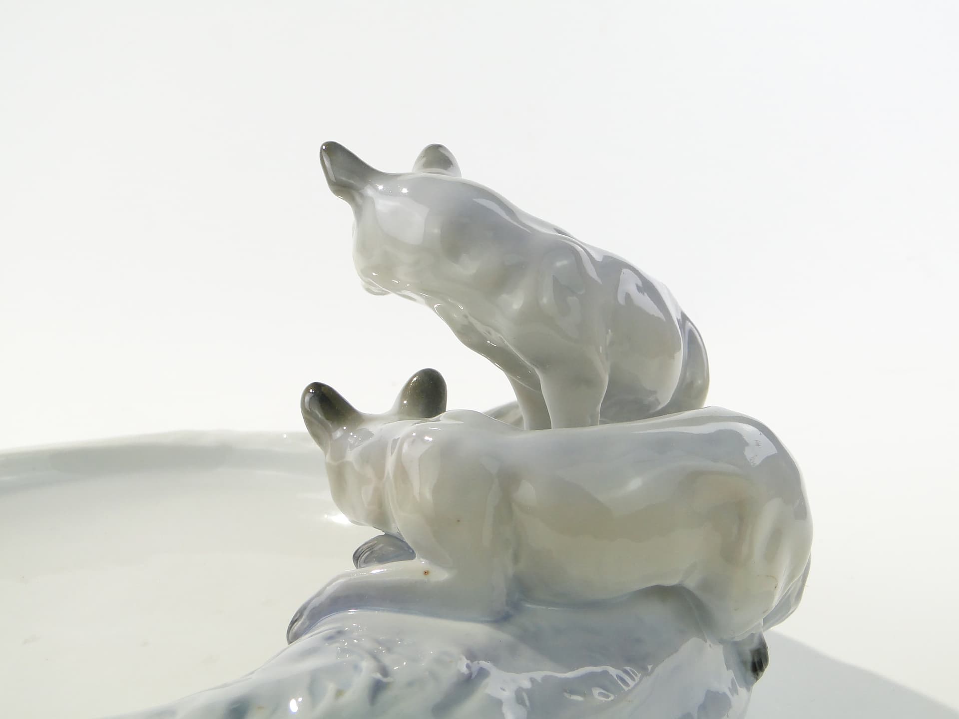 Desk card holder with fox figures, white porcelain, Porzellanfabrik Fraureuth AG Kunstabteilung, Germany, 1920s - 352650