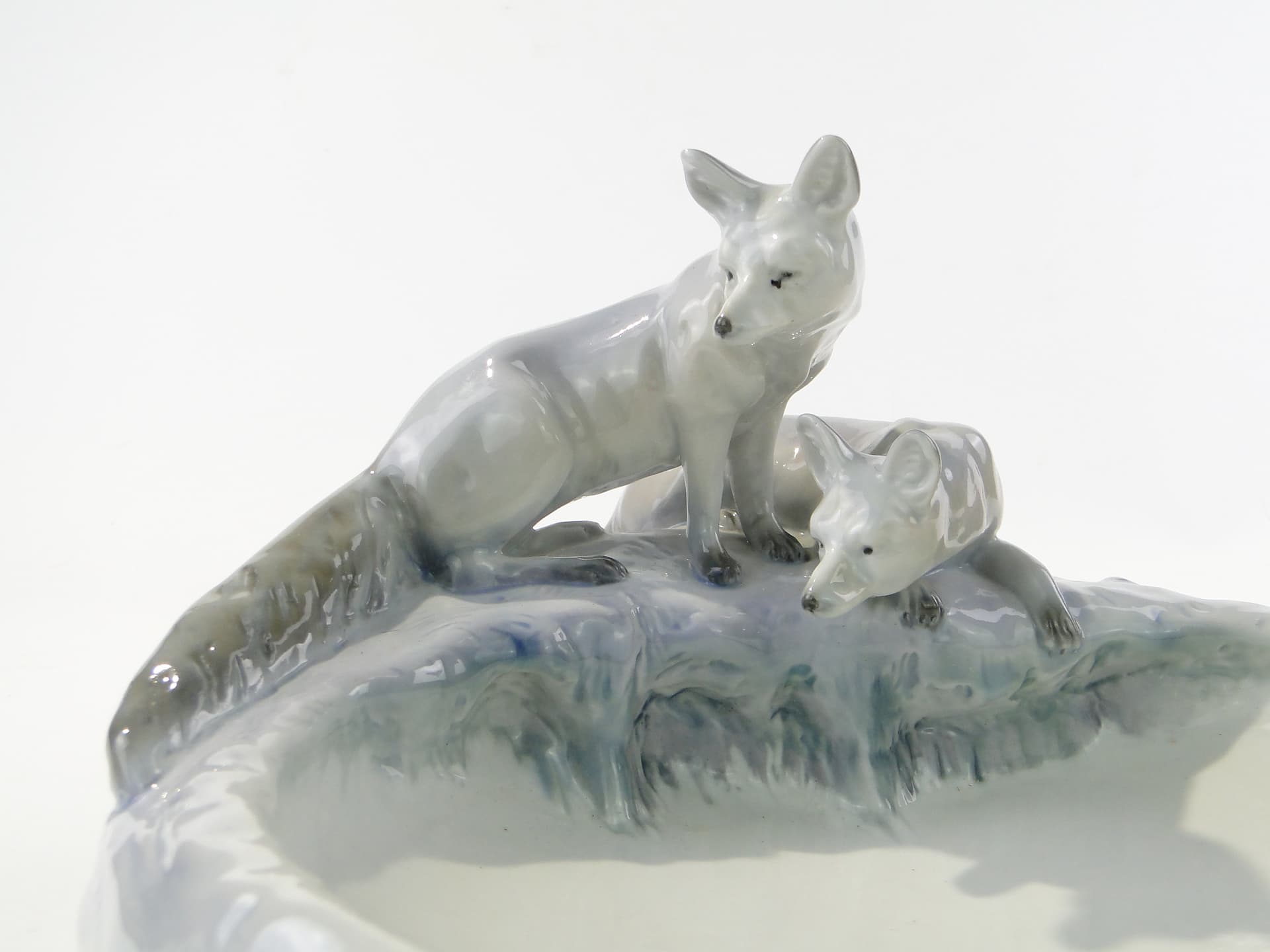 Desk card holder with fox figures, white porcelain, Porzellanfabrik Fraureuth AG Kunstabteilung, Germany, 1920s - 352645