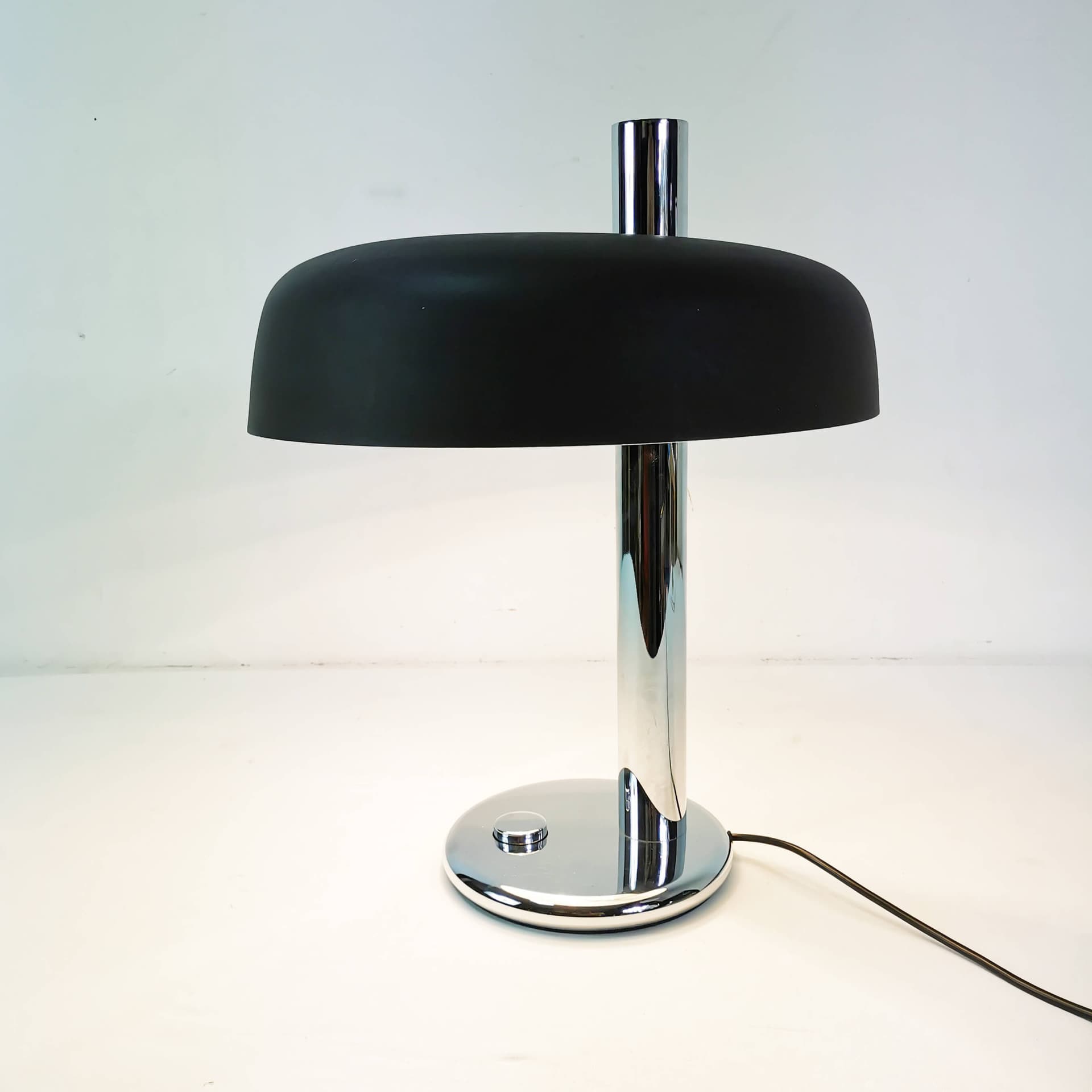 Lampa biurkowa Bauhaus, brązowy, metal chrom, proj. H. G. Pfaender, Hillebrand, Niemcy, lata 60. - 352757