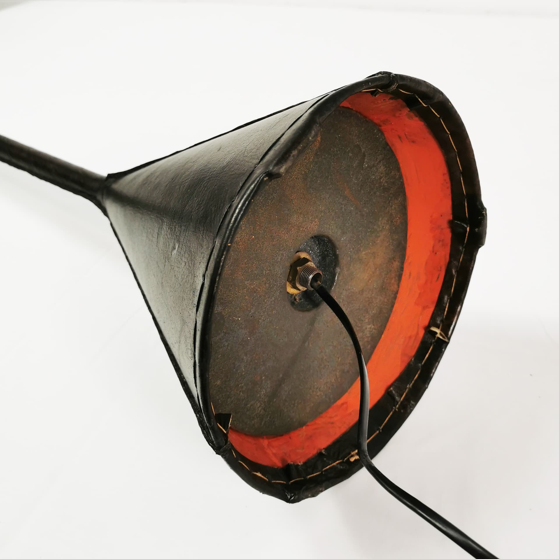 Lampa podłogowa, skóra naturalna czarna, proj. J. Adnet, Hiszpania, lata 50. - 352790