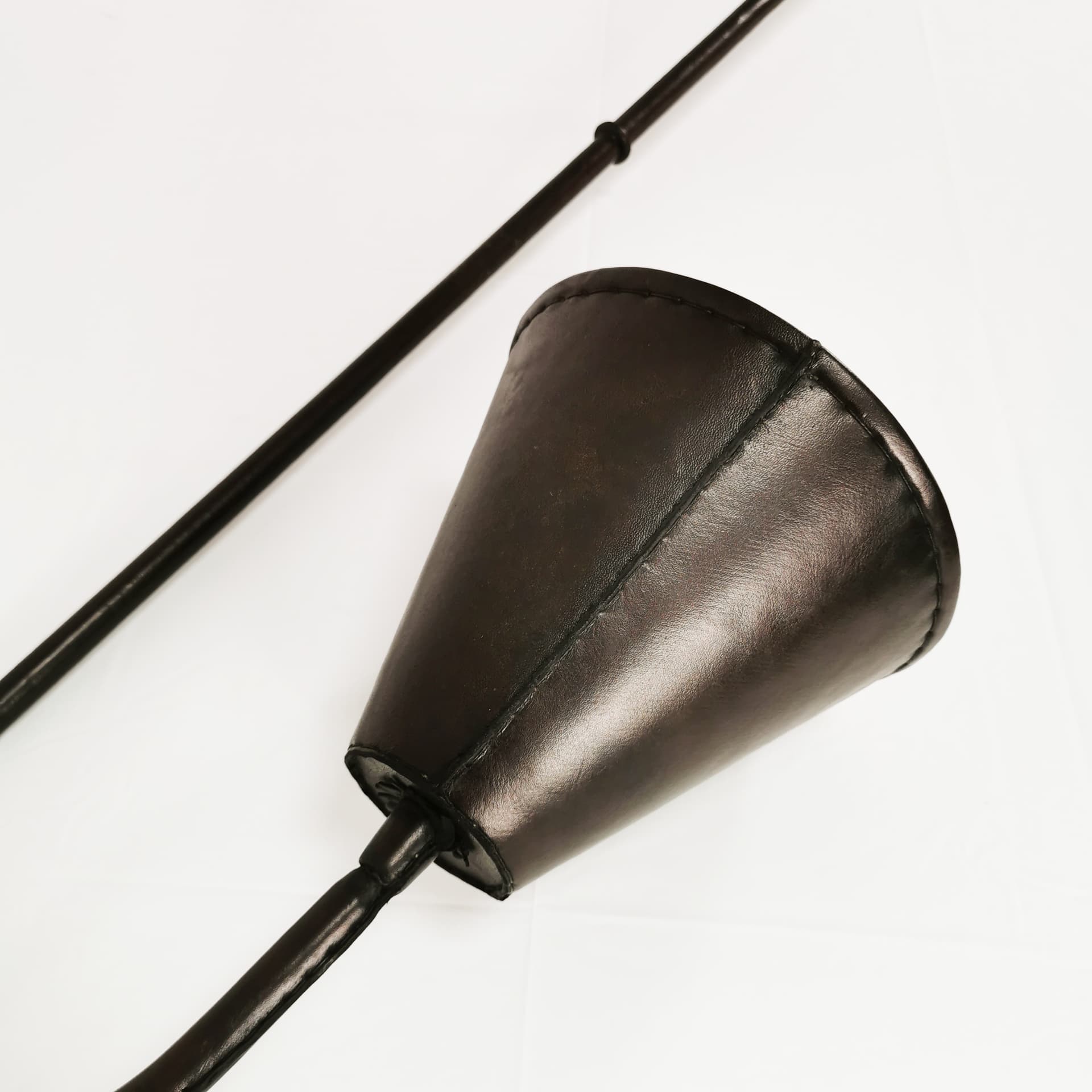 Lampa podłogowa, skóra naturalna czarna, proj. J. Adnet, Hiszpania, lata 50. - 352786