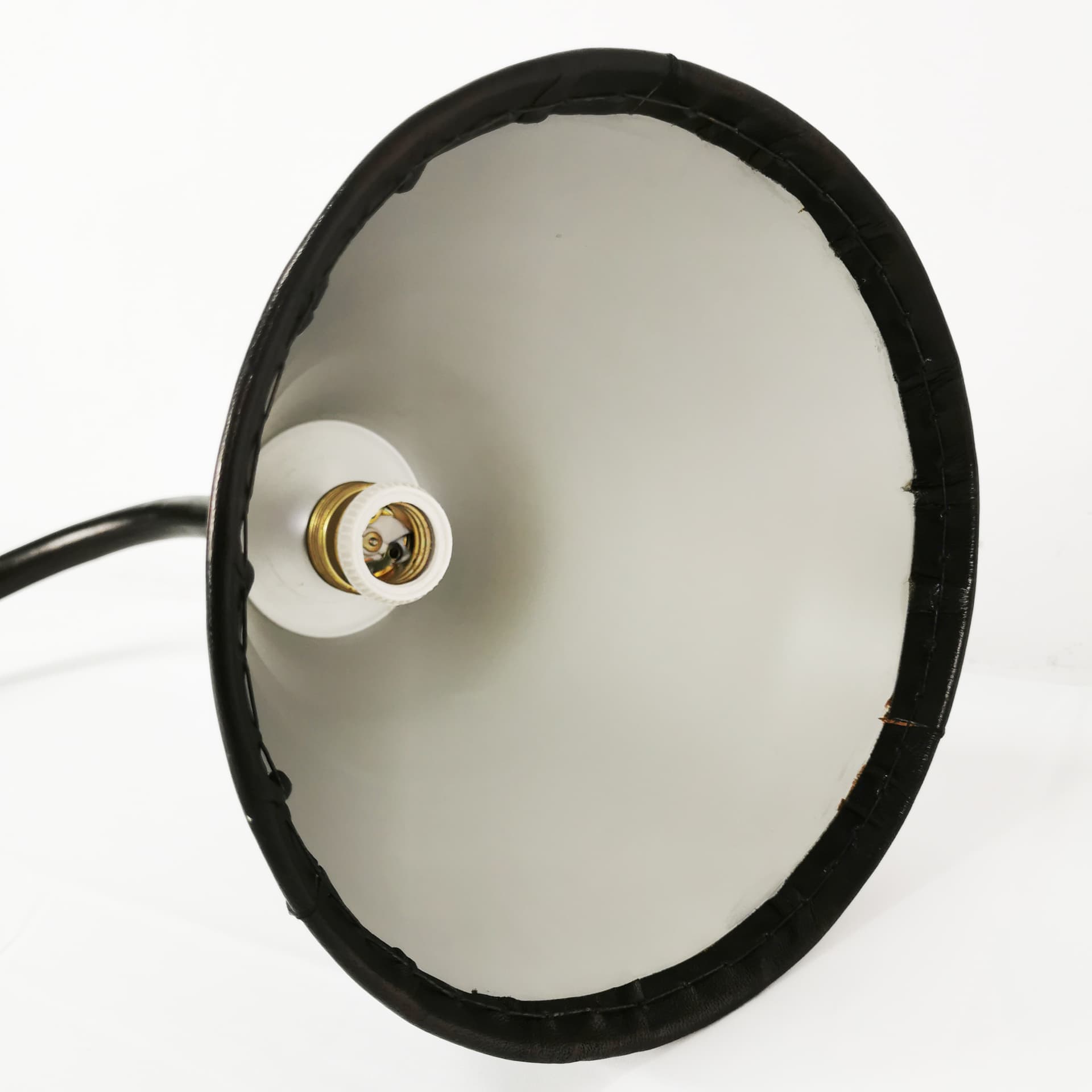Lampa podłogowa, skóra naturalna czarna, proj. J. Adnet, Hiszpania, lata 50. - 352785