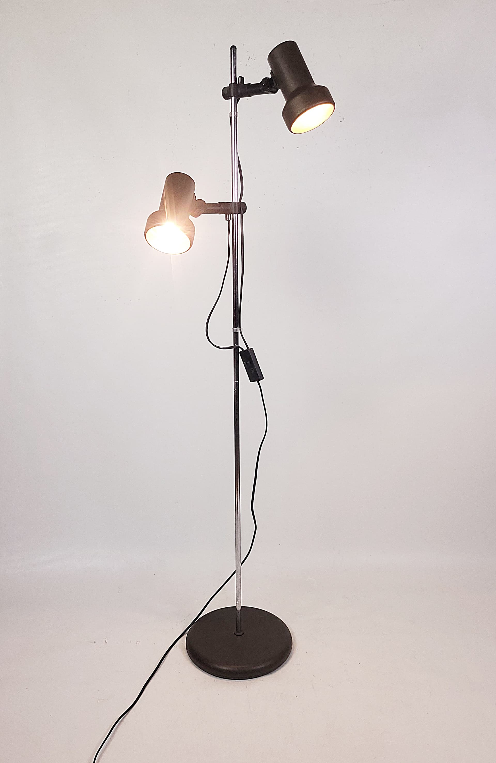 Lampa podłogowa, ciemnobrązowy chrom, metal, lata 70. - 352870