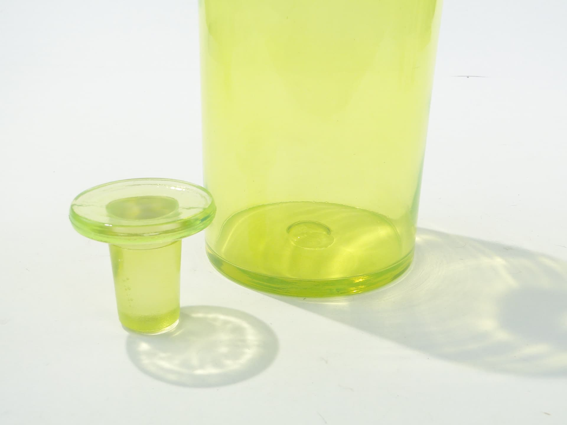 Apothecary Bottle, uranium glass yellow-green, Czechoslovakia, 1920s. - 352943