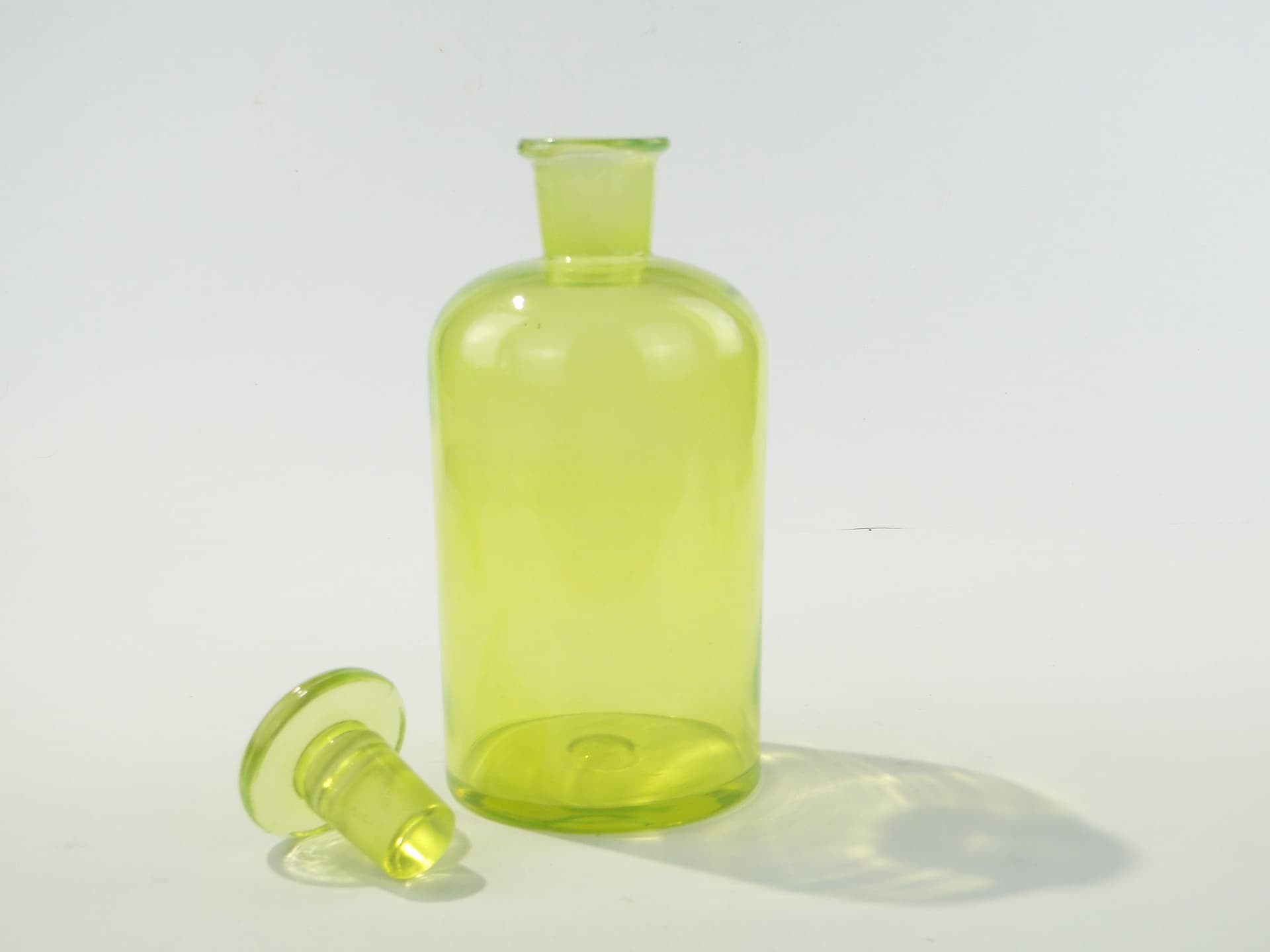 Apothecary Bottle, uranium glass yellow-green, Czechoslovakia, 1920s. - 352944