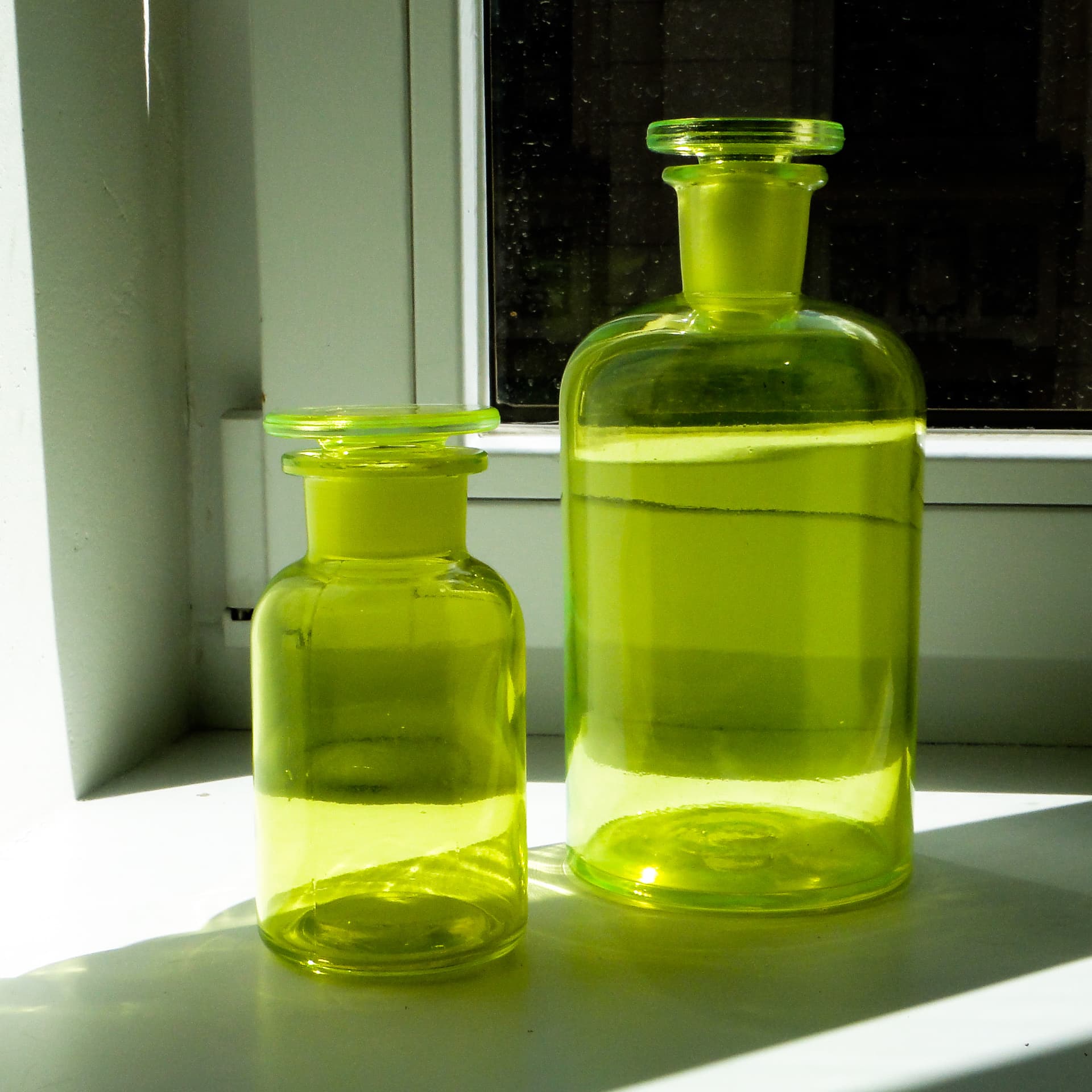 Apothecary Bottle, uranium glass yellow-green, Czechoslovakia, 1920s. - 352937