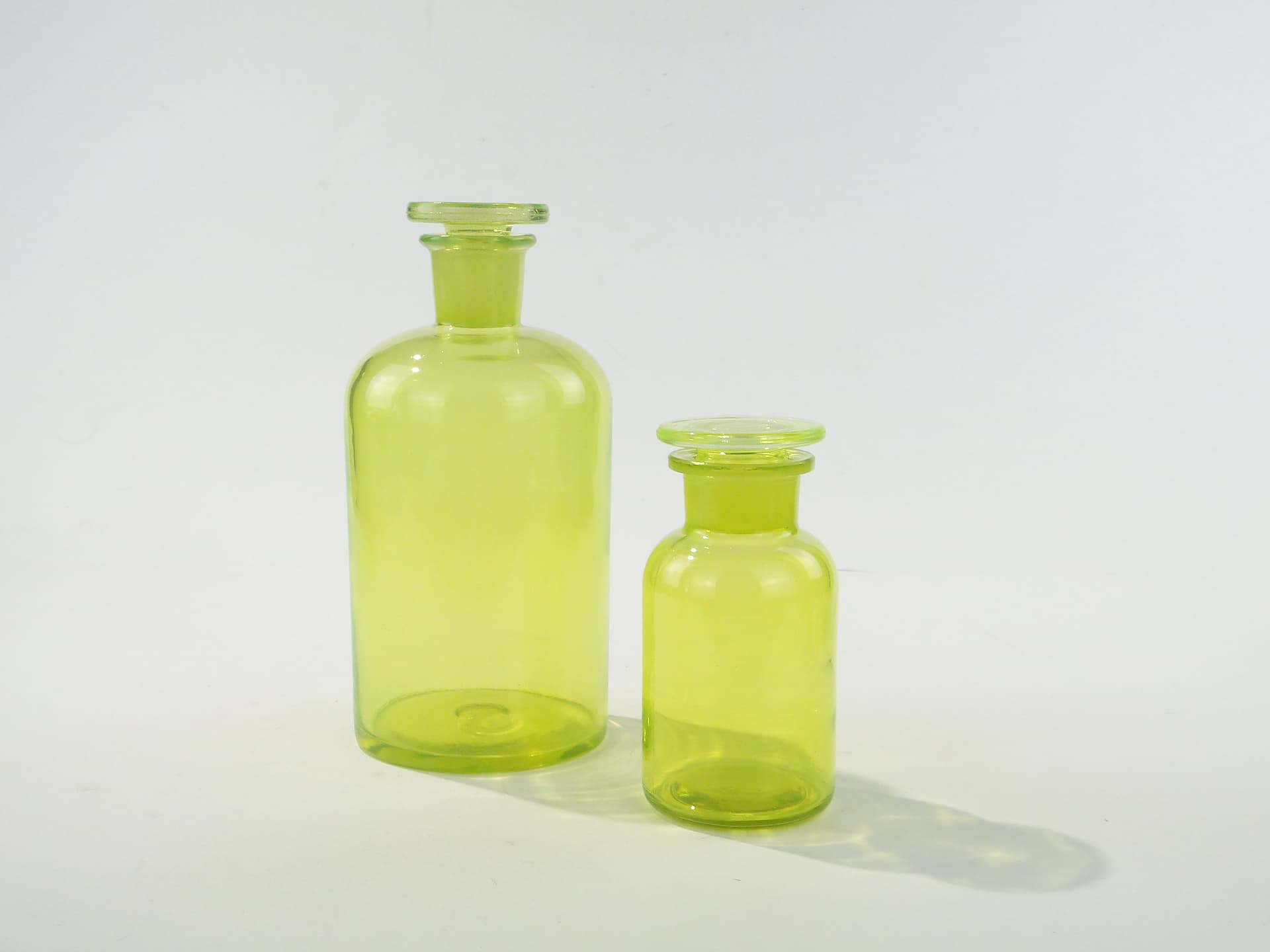 Apothecary Bottle, uranium glass yellow-green, Czechoslovakia, 1920s. - 352939