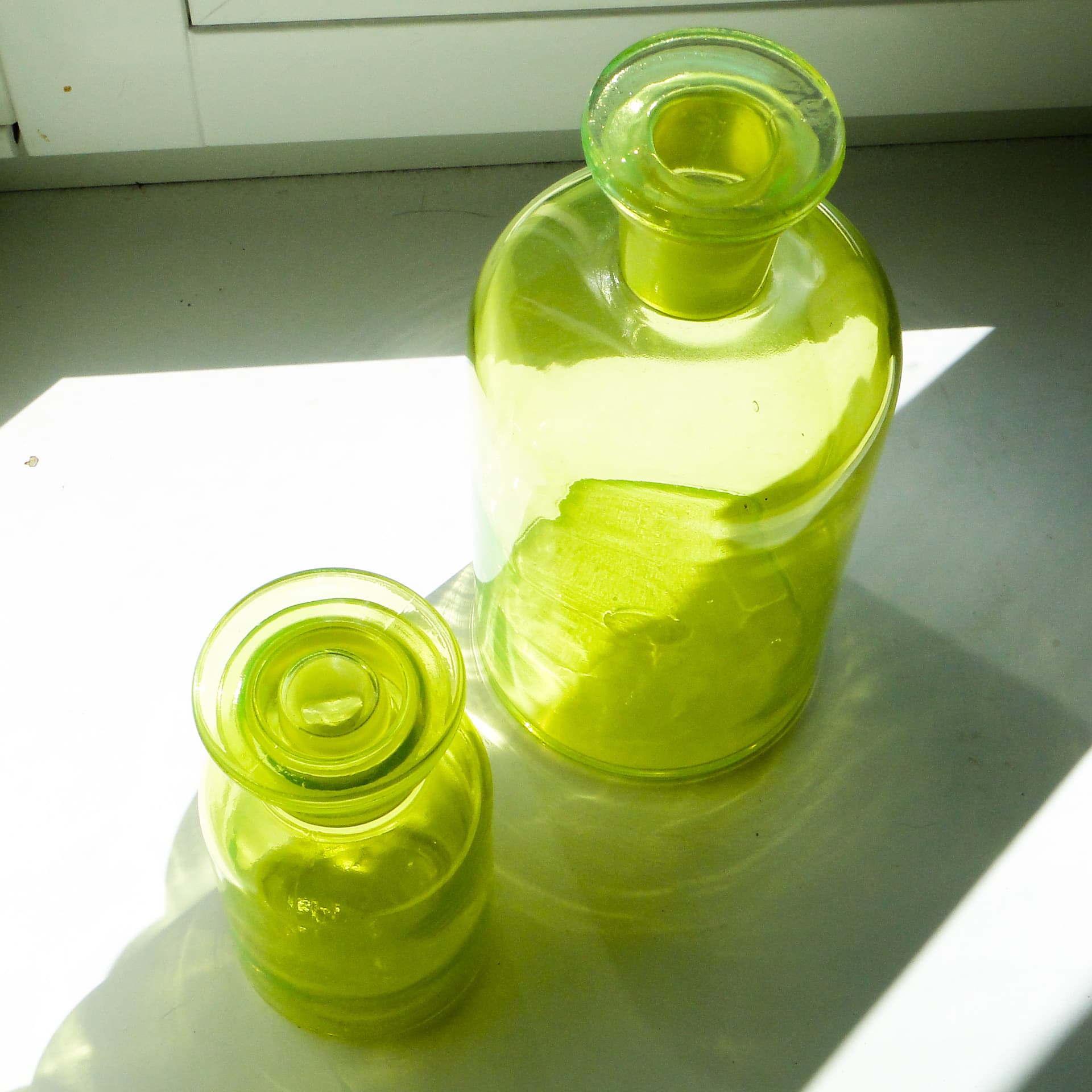 Apothecary Bottle, uranium glass yellow-green, Czechoslovakia, 1920s. - 352936