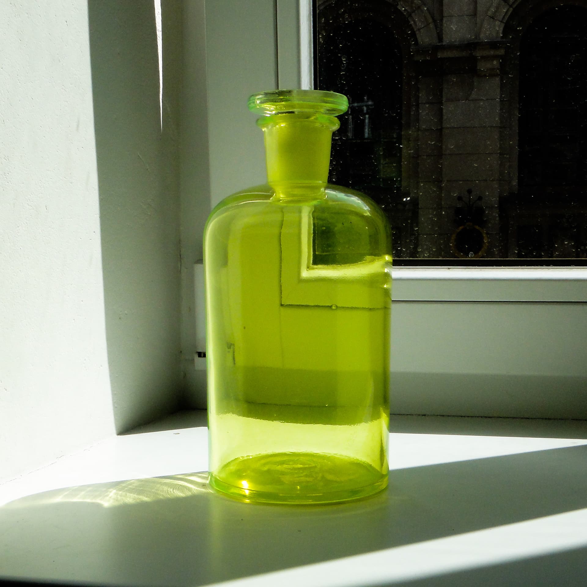 Apothecary Bottle, uranium glass yellow-green, Czechoslovakia, 1920s. - 352935