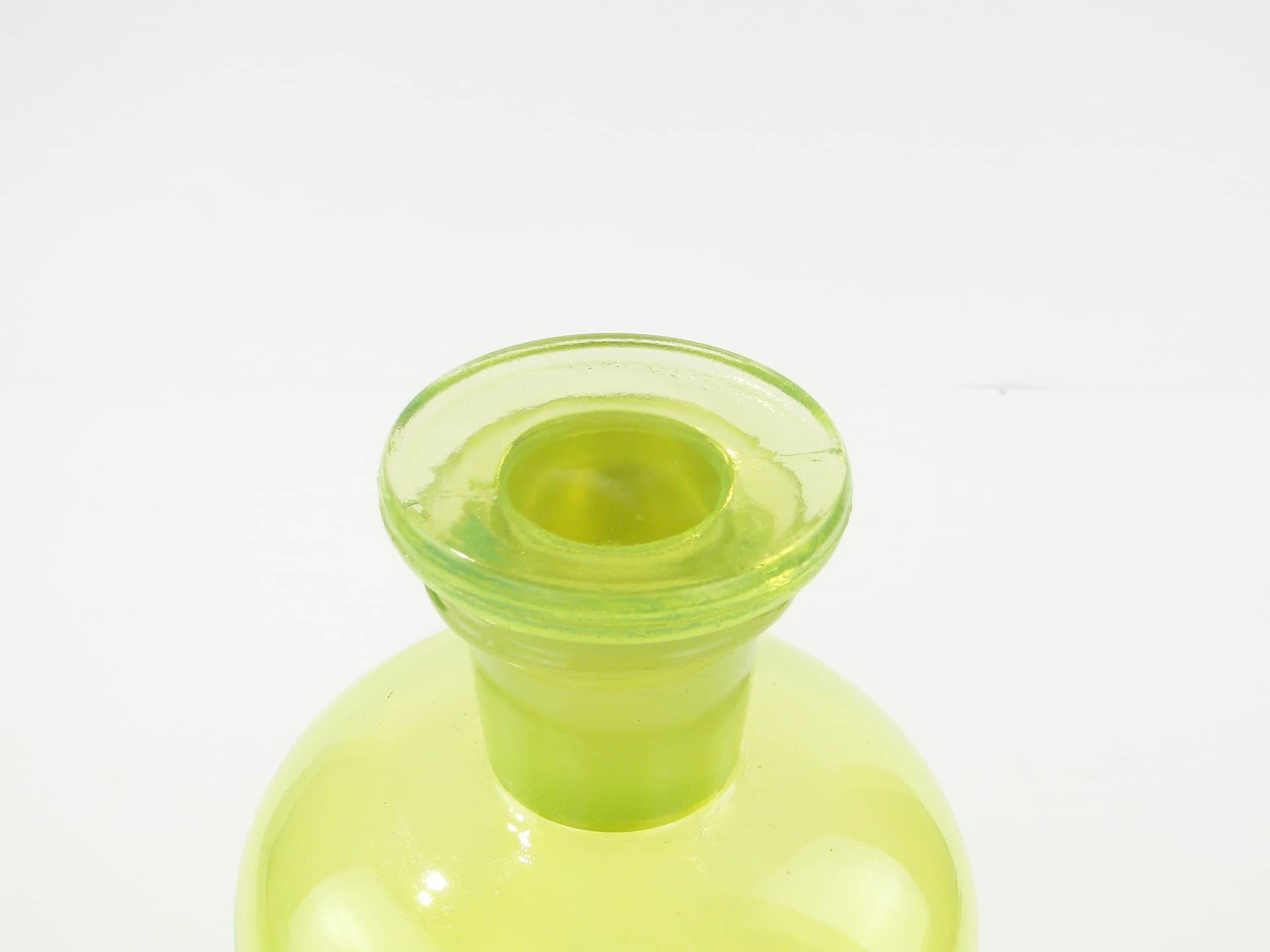 Apothecary Bottle, uranium glass yellow-green, Czechoslovakia, 1920s. - 352941