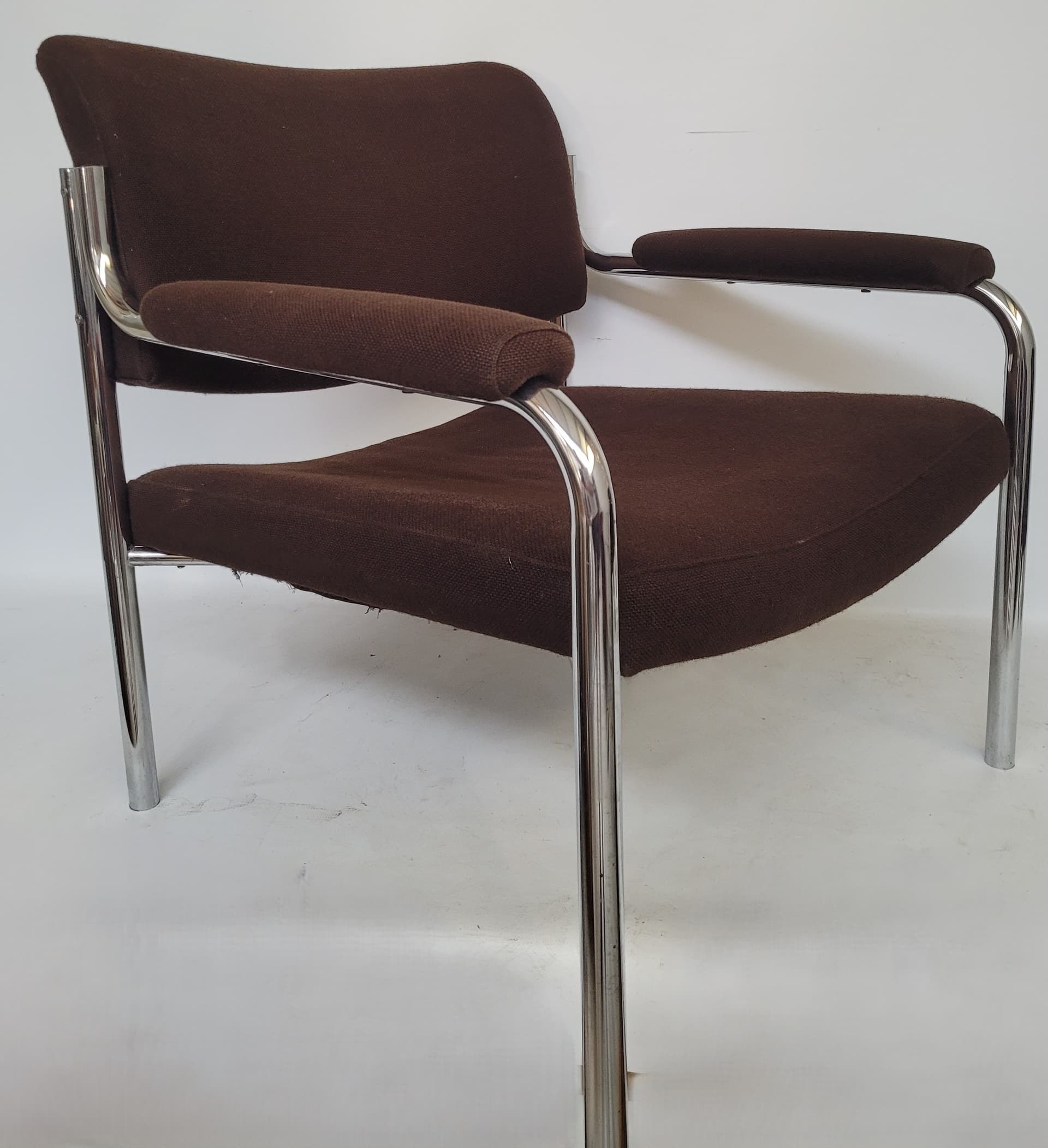Fotel Bauhaus, tkanina brązowa, stal nierdzewna chromowana srebrna, lata 70. - 352972