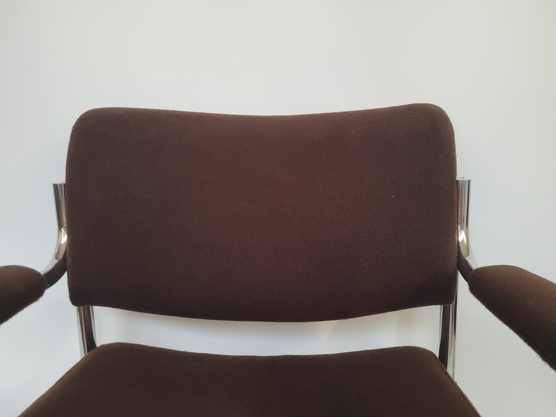 Fotel Bauhaus, tkanina brązowa, stal nierdzewna chromowana srebrna, lata 70. - 352979