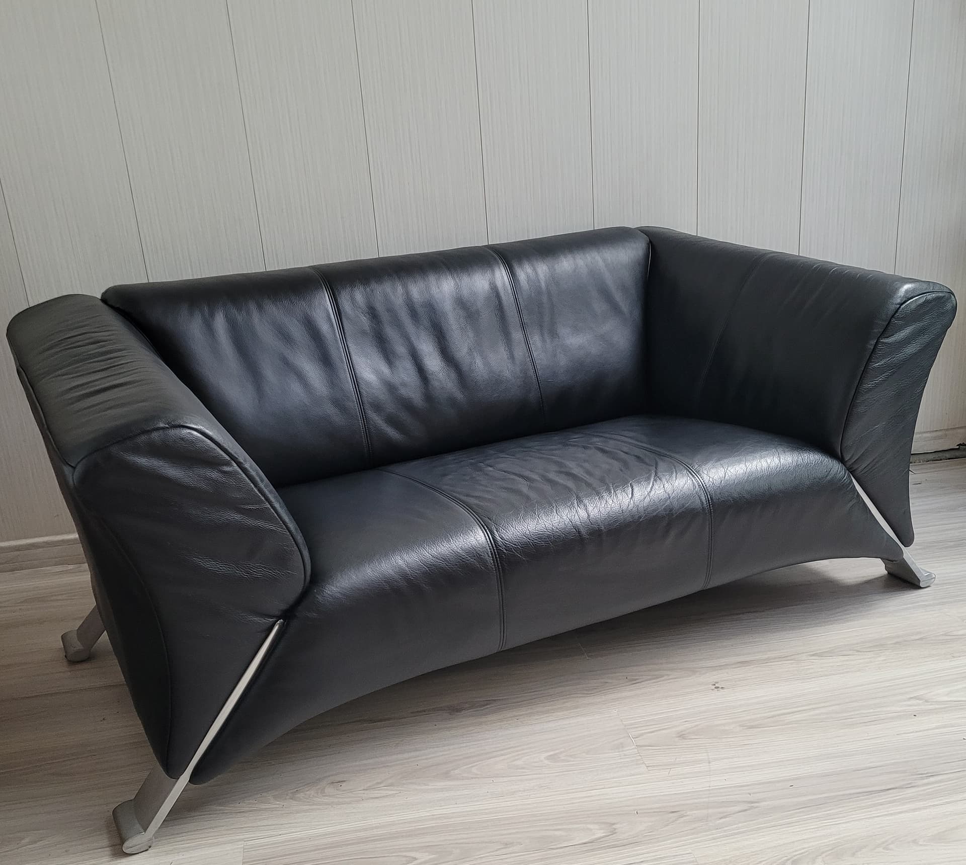 Sofa Rolf Benz 322, black leather, grey metal, Germany, 1980s. - 353103