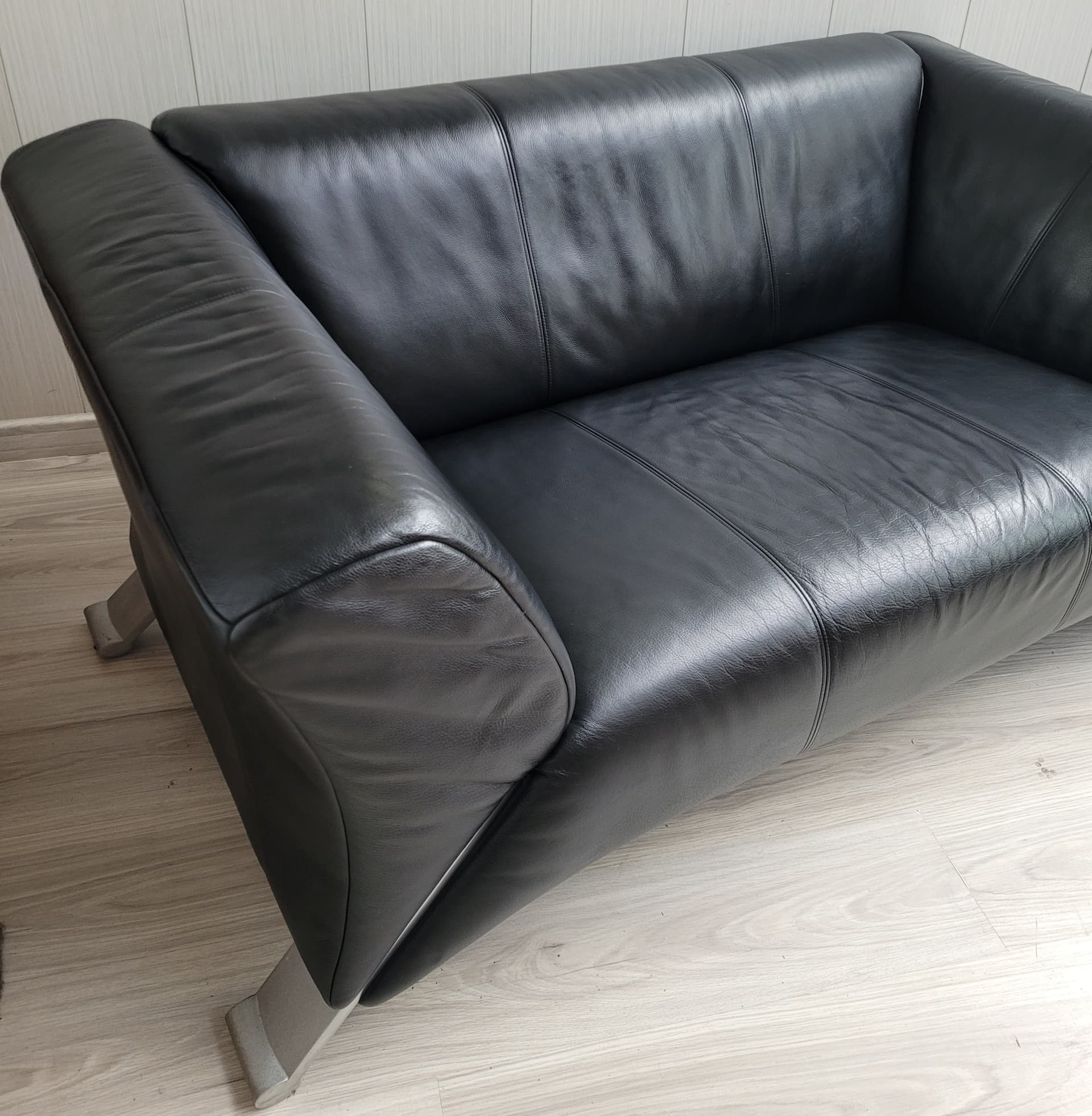 Sofa Rolf Benz 322, black leather, grey metal, Germany, 1980s. - 353101