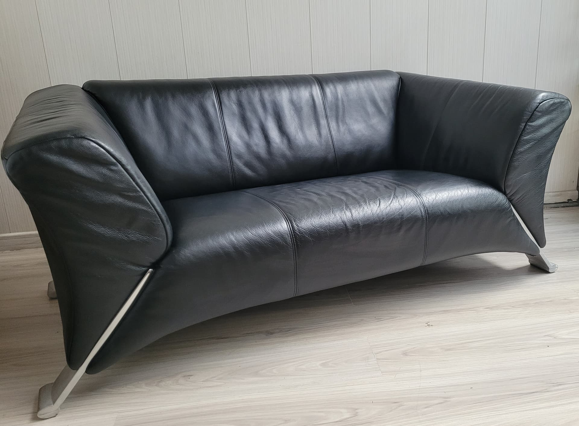 Sofa Rolf Benz 322, black leather, grey metal, Germany, 1980s. - 353105