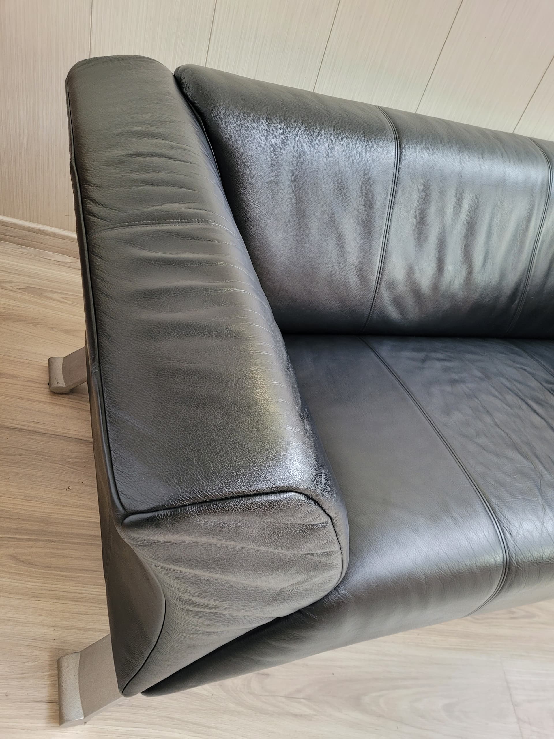 Sofa Rolf Benz 322, black leather, grey metal, Germany, 1980s. - 353104