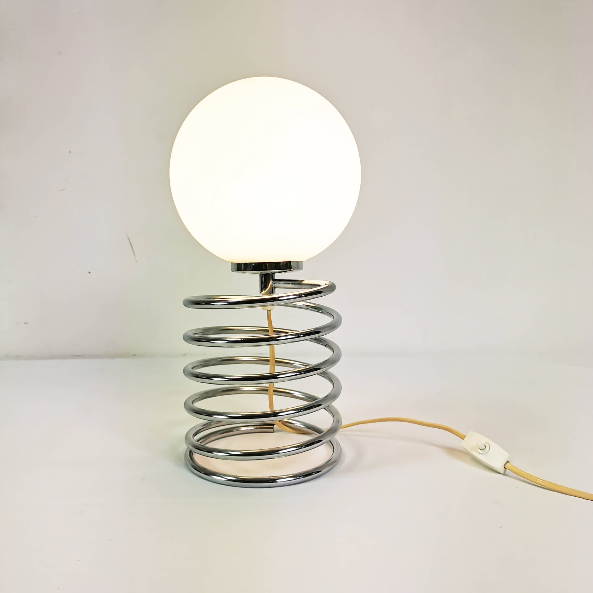 Lampa stołowa Space Age, chrom srebrny, szkło biały, proj. I. Maurer, Niemcy, lata 70. - 353130