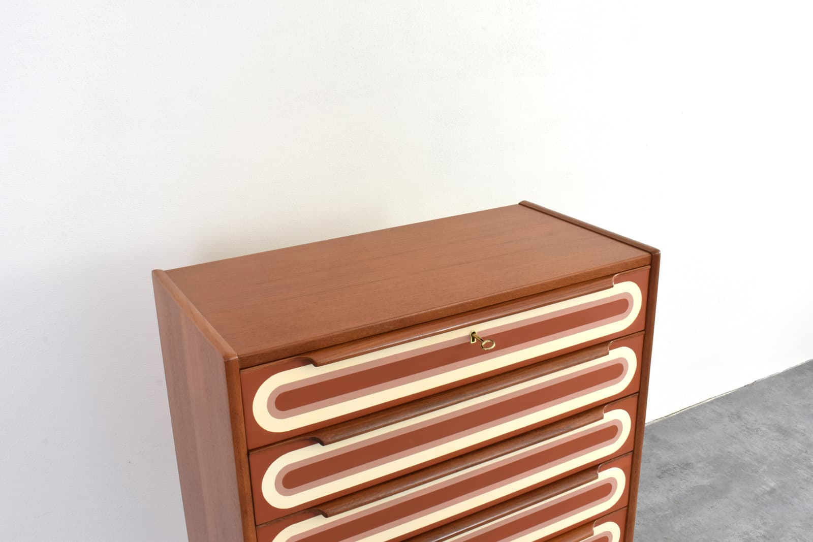 Komoda op-art, teak brązowy biały pomarańczowy, Dania, lata 60. - 353163