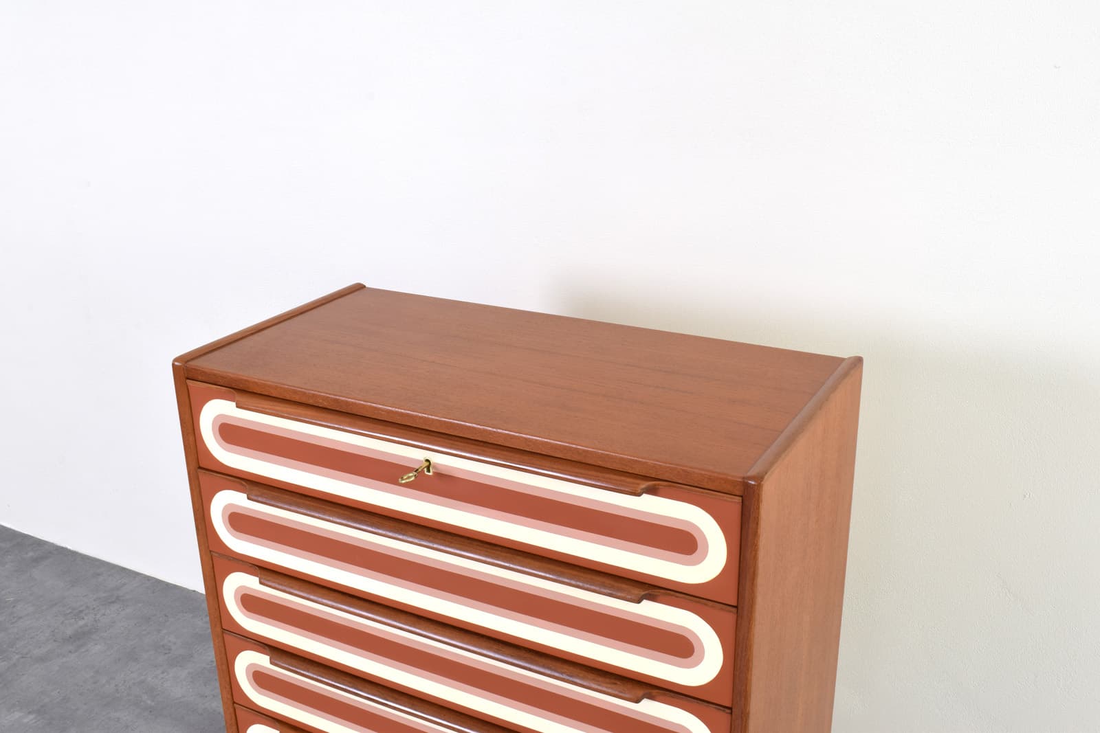 Komoda op-art, teak brązowy biały pomarańczowy, Dania, lata 60. - 353164