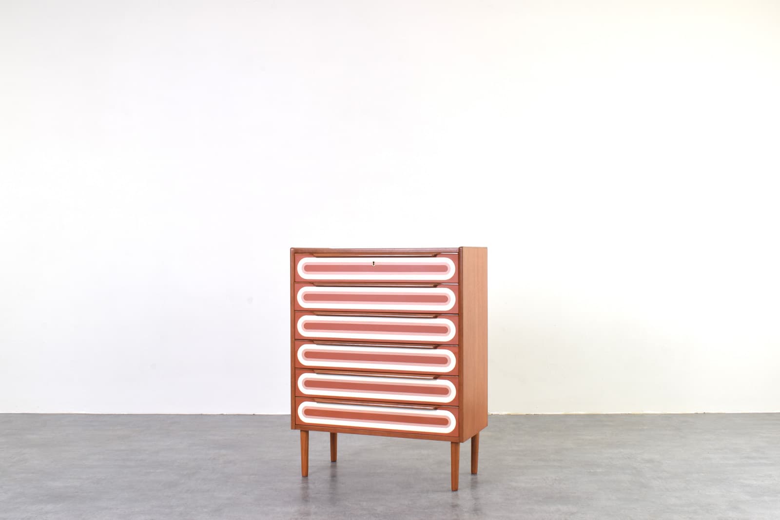 Komoda op-art, teak brązowy biały pomarańczowy, Dania, lata 60. - 353154