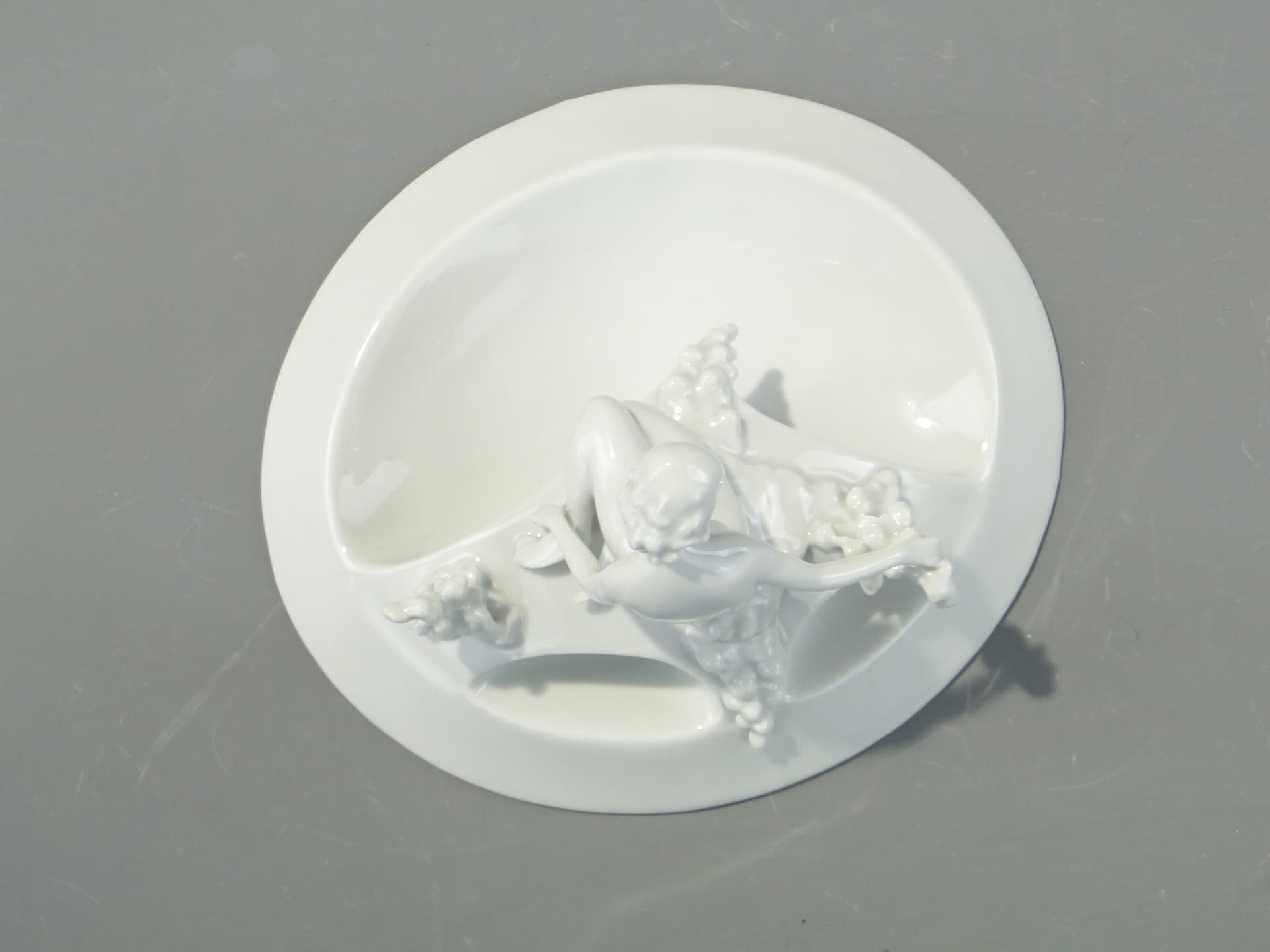 Przybornik gabinetowy Wiosna, biały, porcelana, proj. F. Kalfas, Ćmielów, Polska, lata 40. - 353310