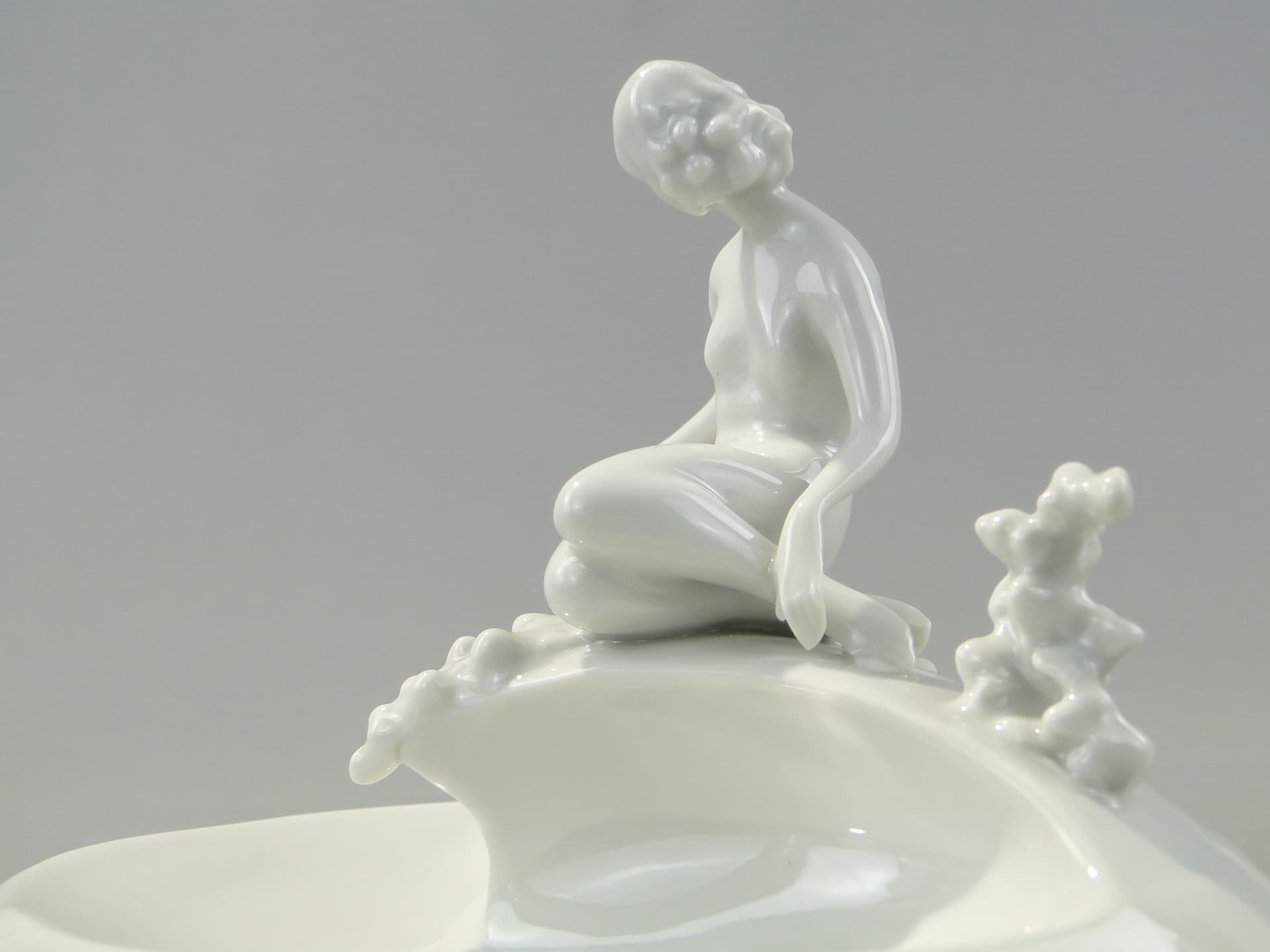 Przybornik gabinetowy Wiosna, biały, porcelana, proj. F. Kalfas, Ćmielów, Polska, lata 40. - 353311