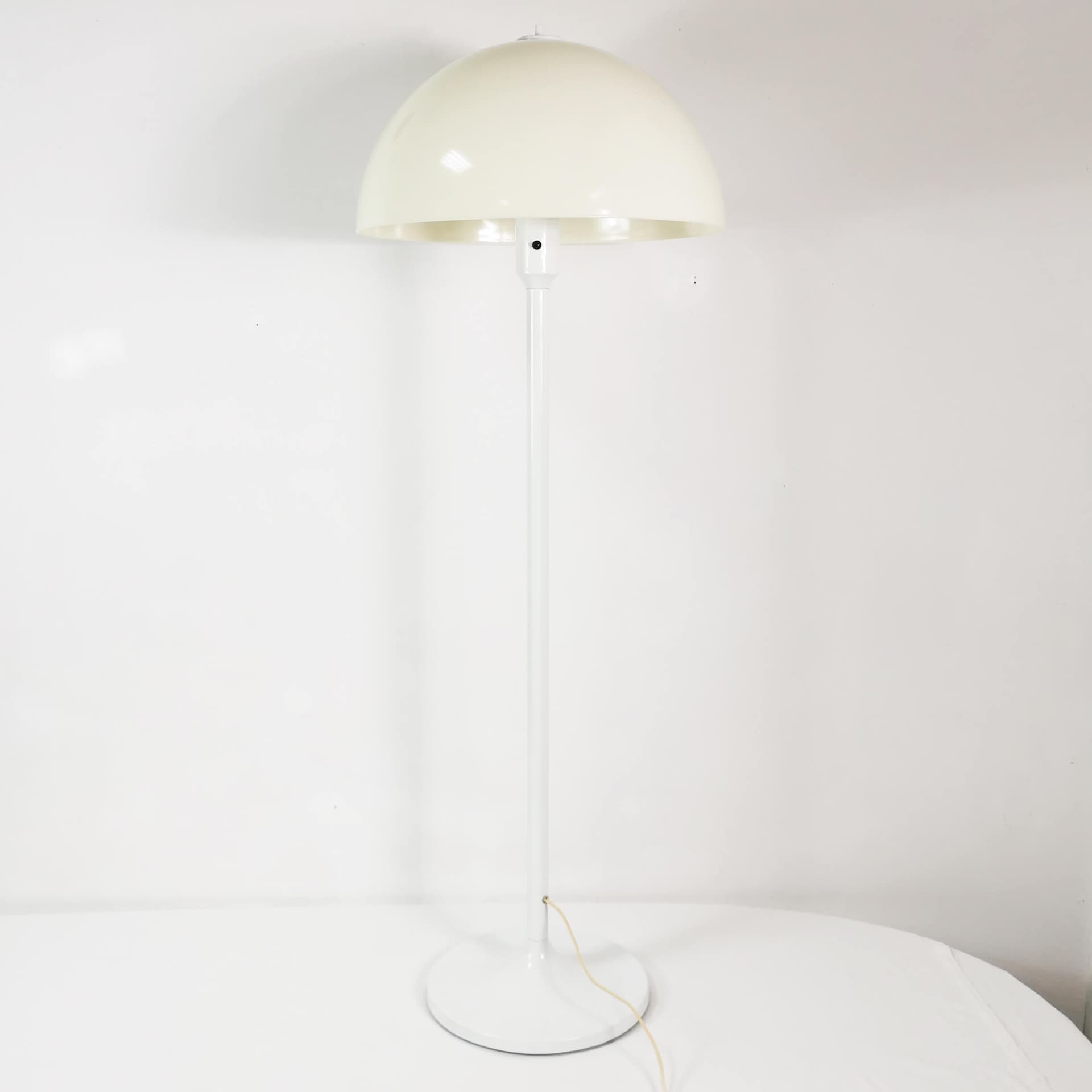Floor lamp Space Age, white metal, white plastic, by K. Christensen, Denmark, 1970s. - 354260