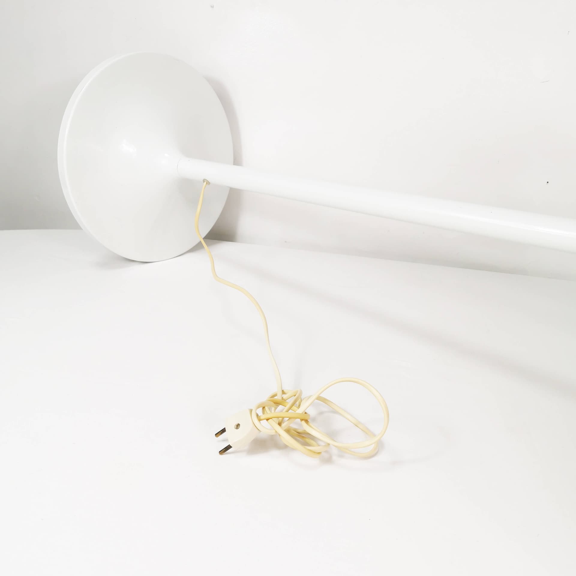 Floor lamp Space Age, white metal, white plastic, by K. Christensen, Denmark, 1970s. - 354254
