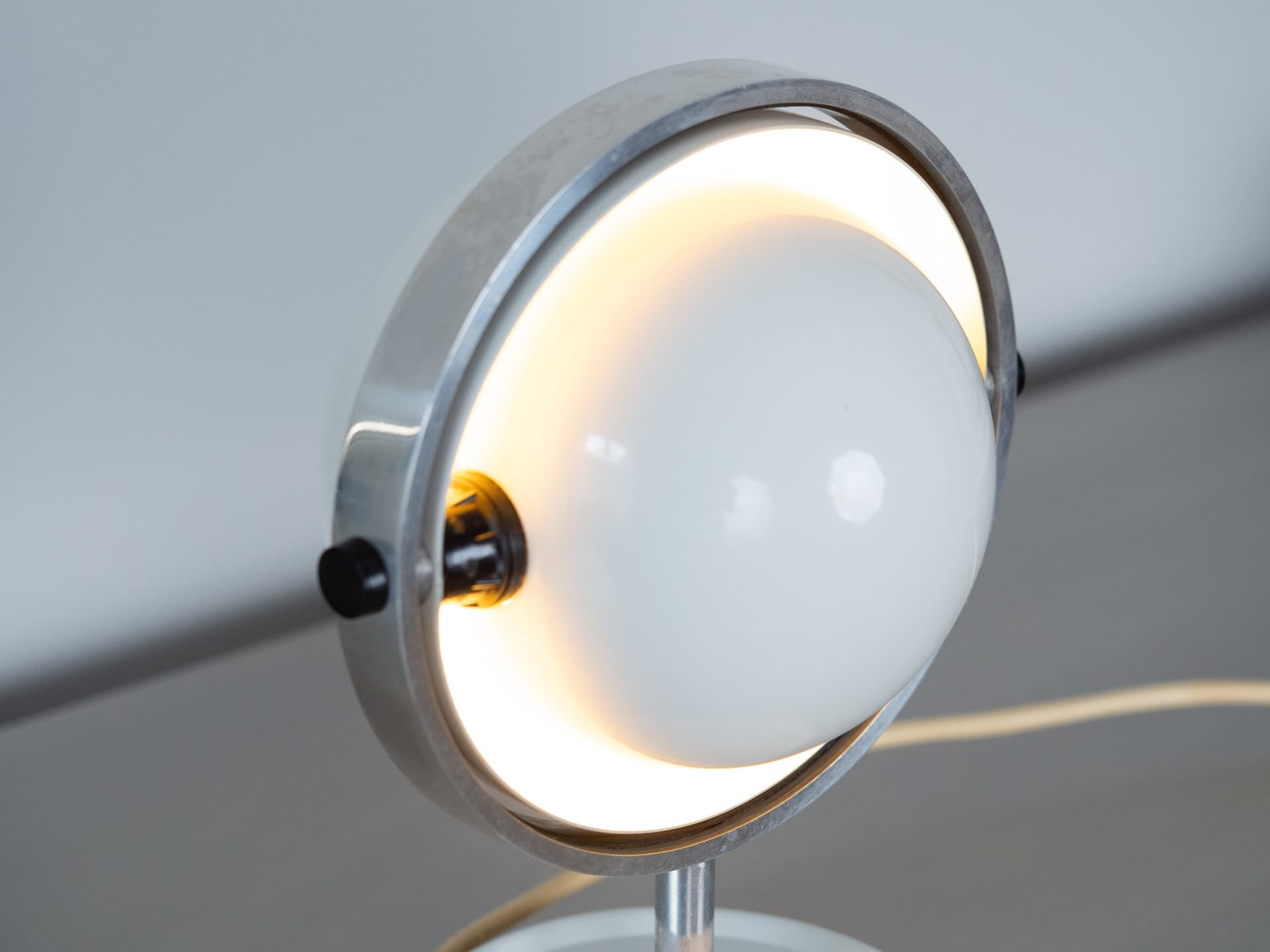 Para lamp biurkowych Moonlight, metal biały, szkło opalowe, proj. F. Brylle, Dania, lata 60. - 354478