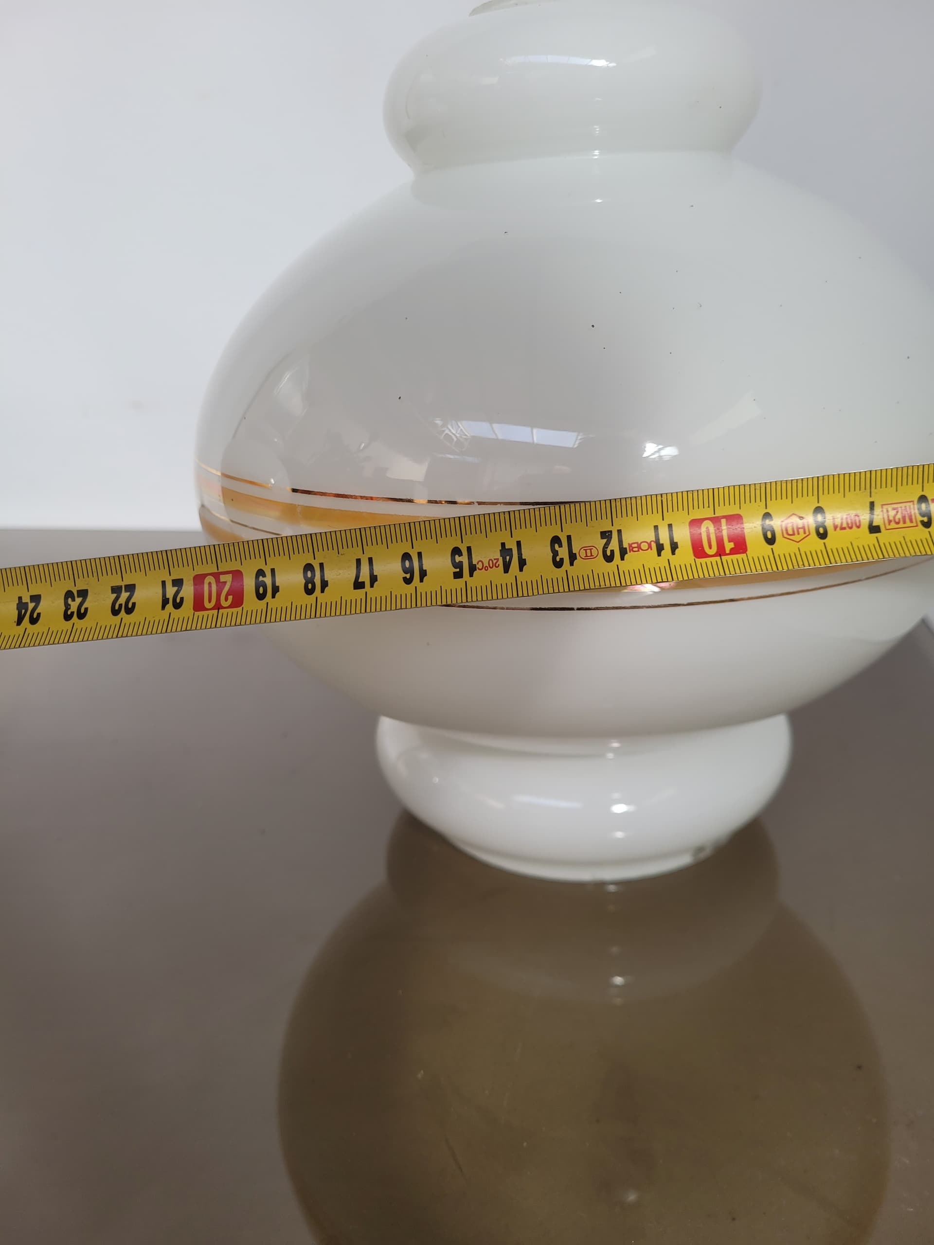 Klosz do lampy sufitowej, opalowe szkło białe, pasy pomarańczowe i żółte, Polska, lata 70. - 354579