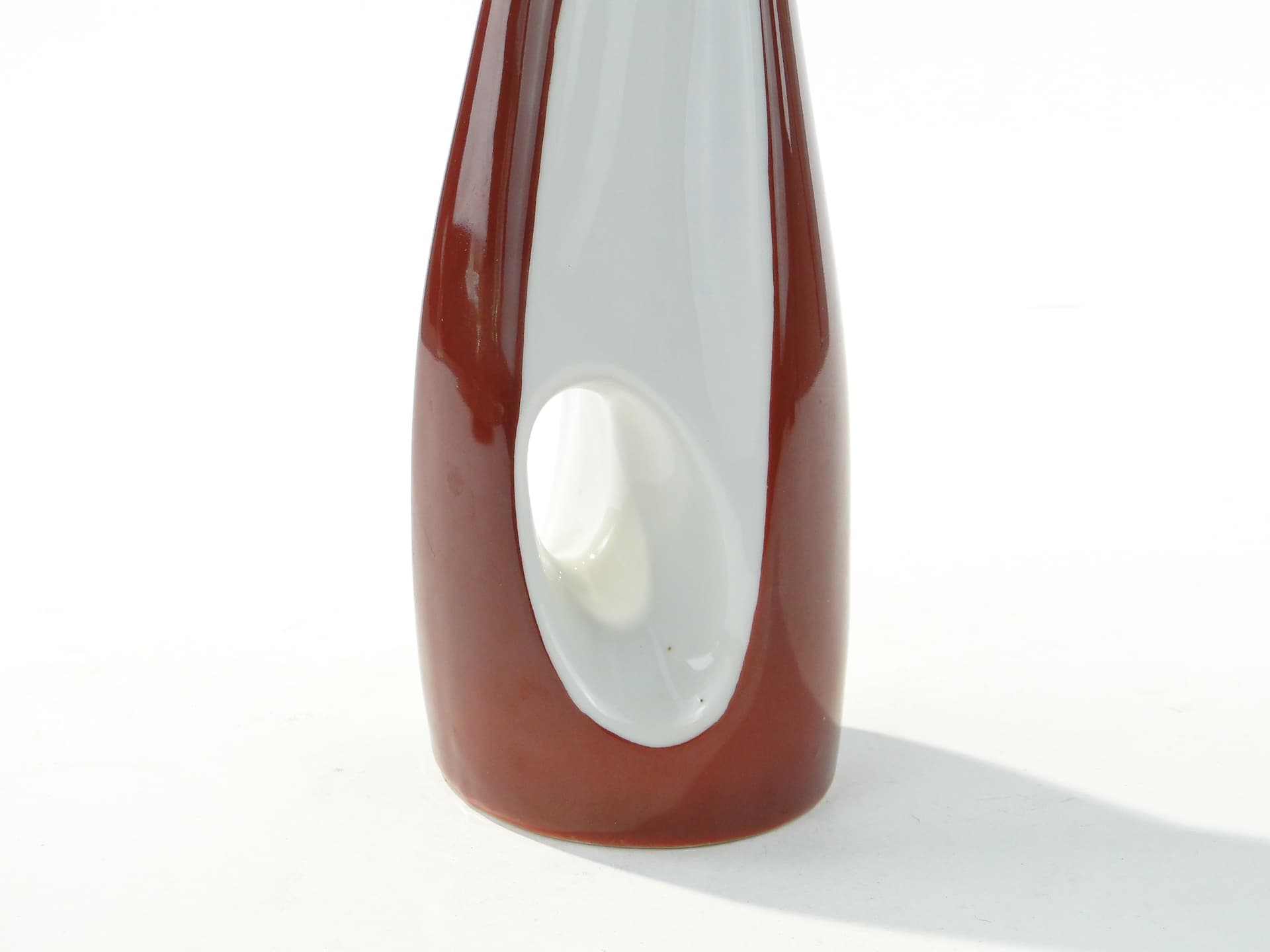 Wazon New Look, brązowo-czerwony, porcelana biała, Ćmielów, Polska, lata 50. - 354761