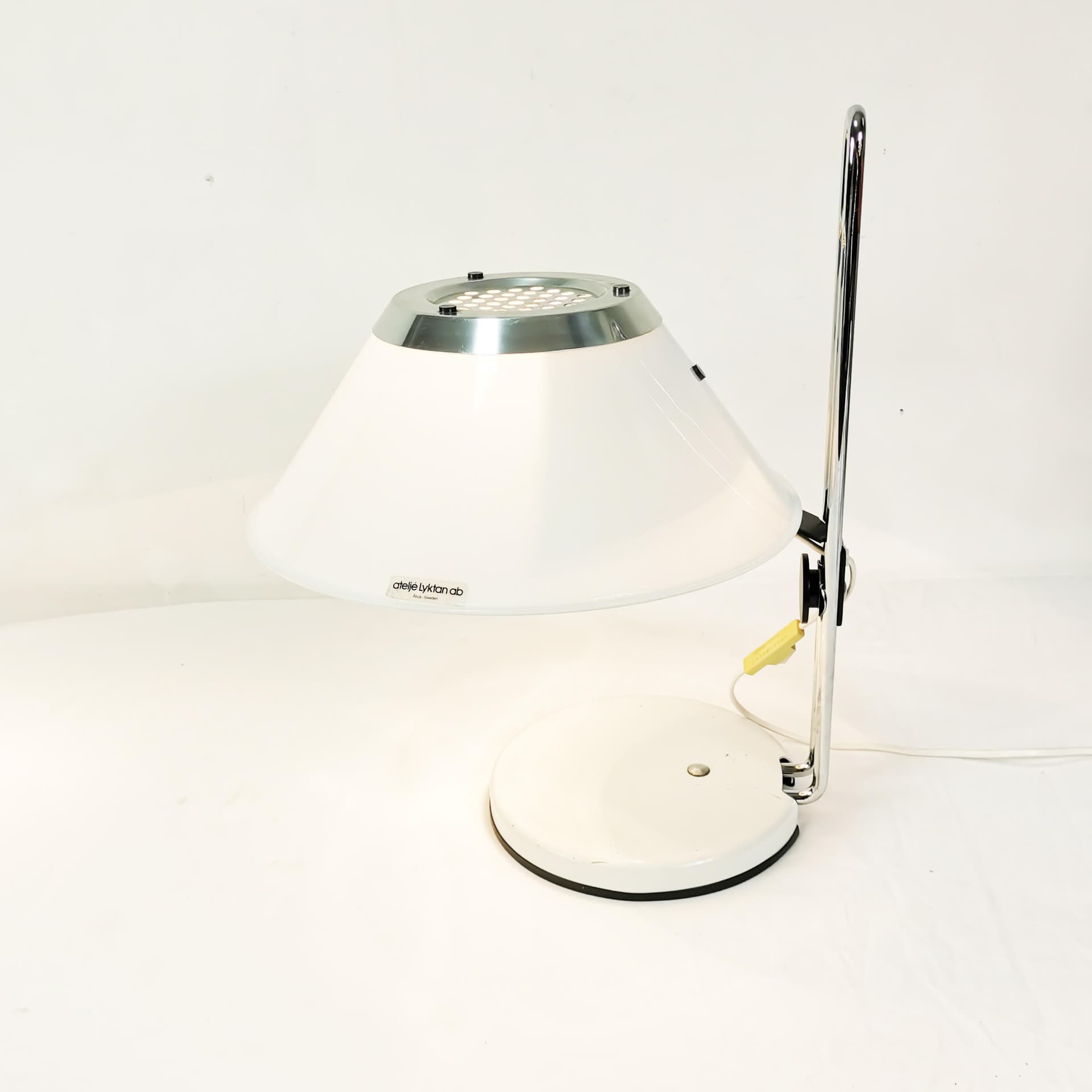 Lampa biurkowa MARS, biała, metal srebrny, proj. P. Sundstedt, Atelje Lyktan, Szwecja, lata 70. - 354987