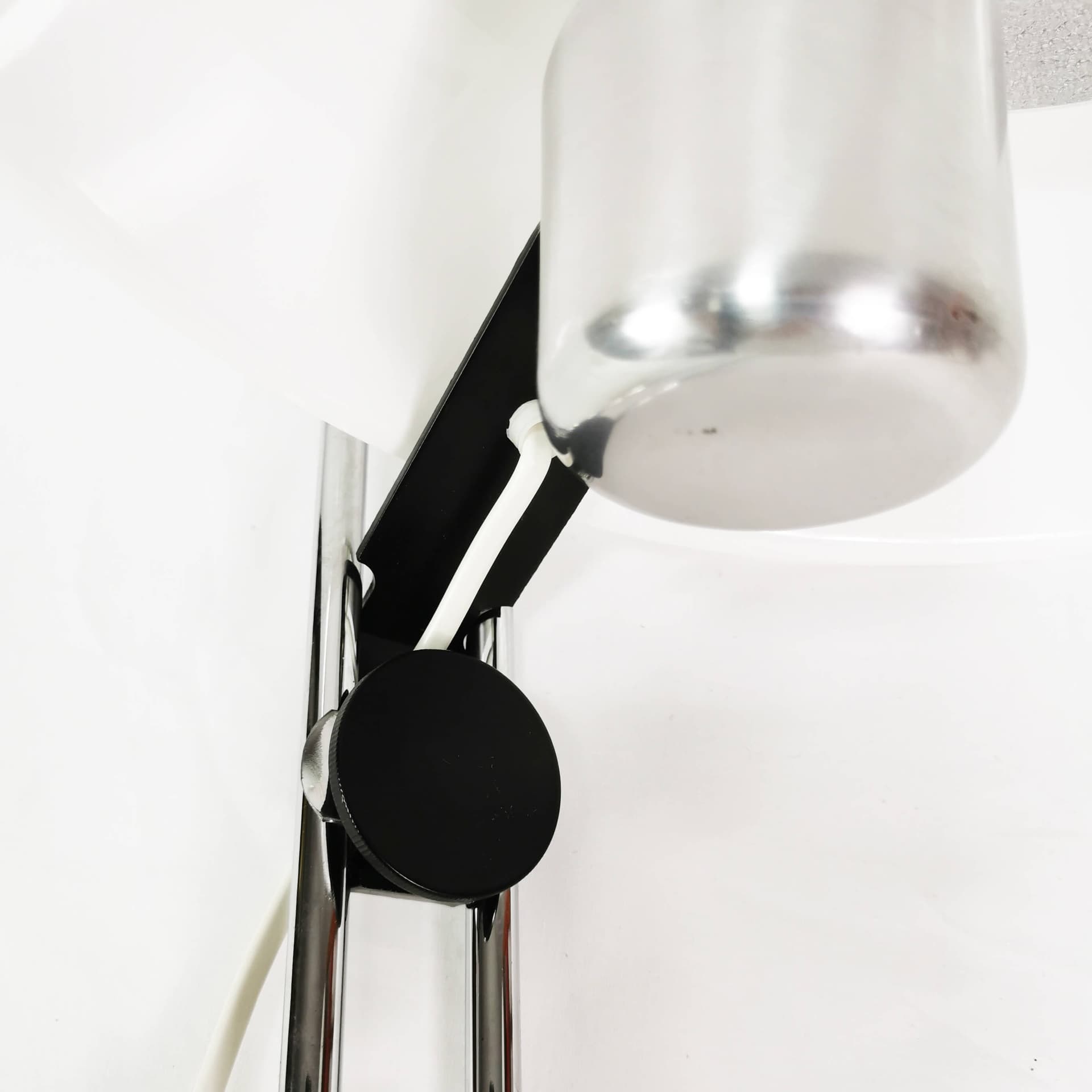 Lampa biurkowa MARS, biała, metal srebrny, proj. P. Sundstedt, Atelje Lyktan, Szwecja, lata 70. - 354996