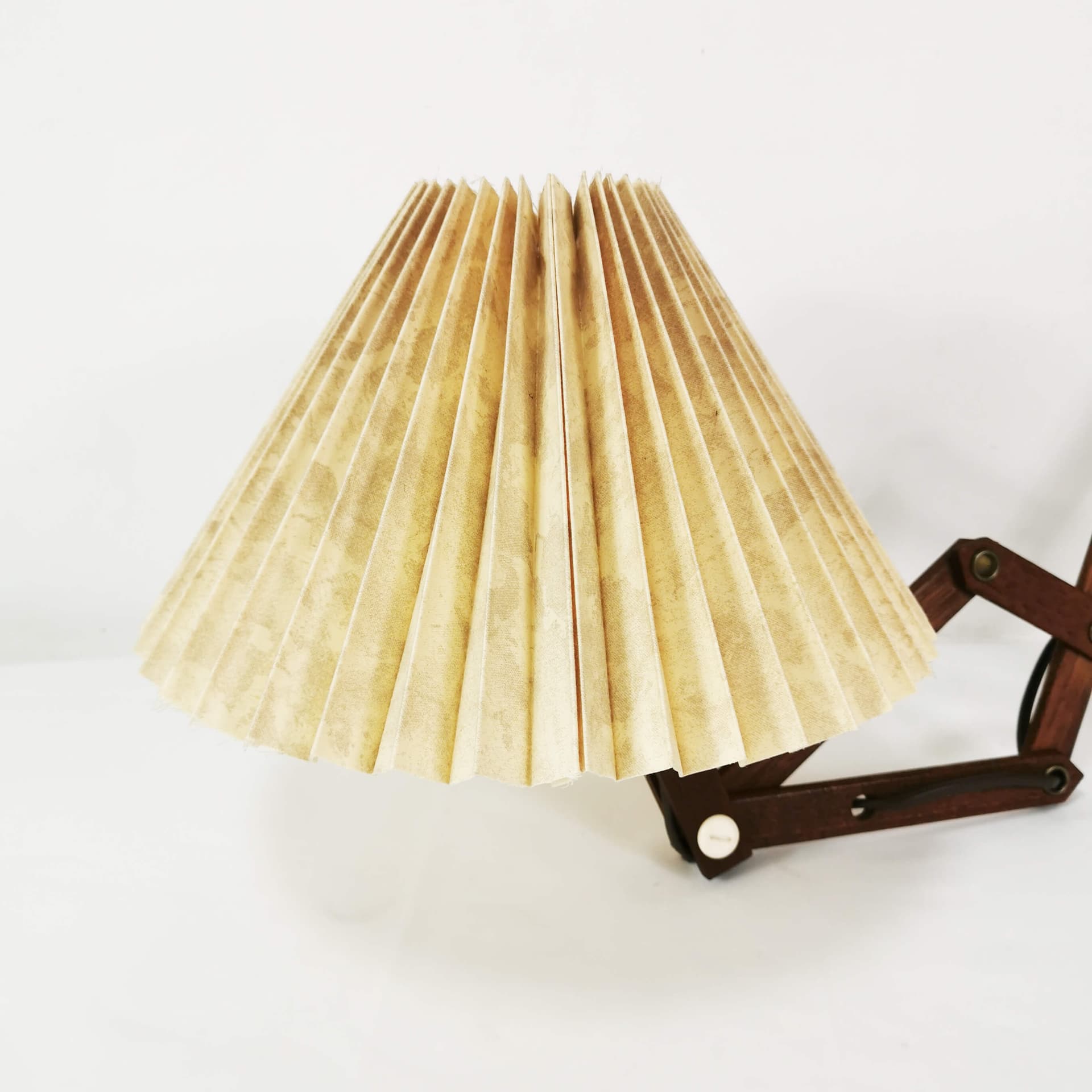 Lampa ścienna nożycowa, tek brązowy, klosz plastik beżowy, Dania, lata 60. - 355007