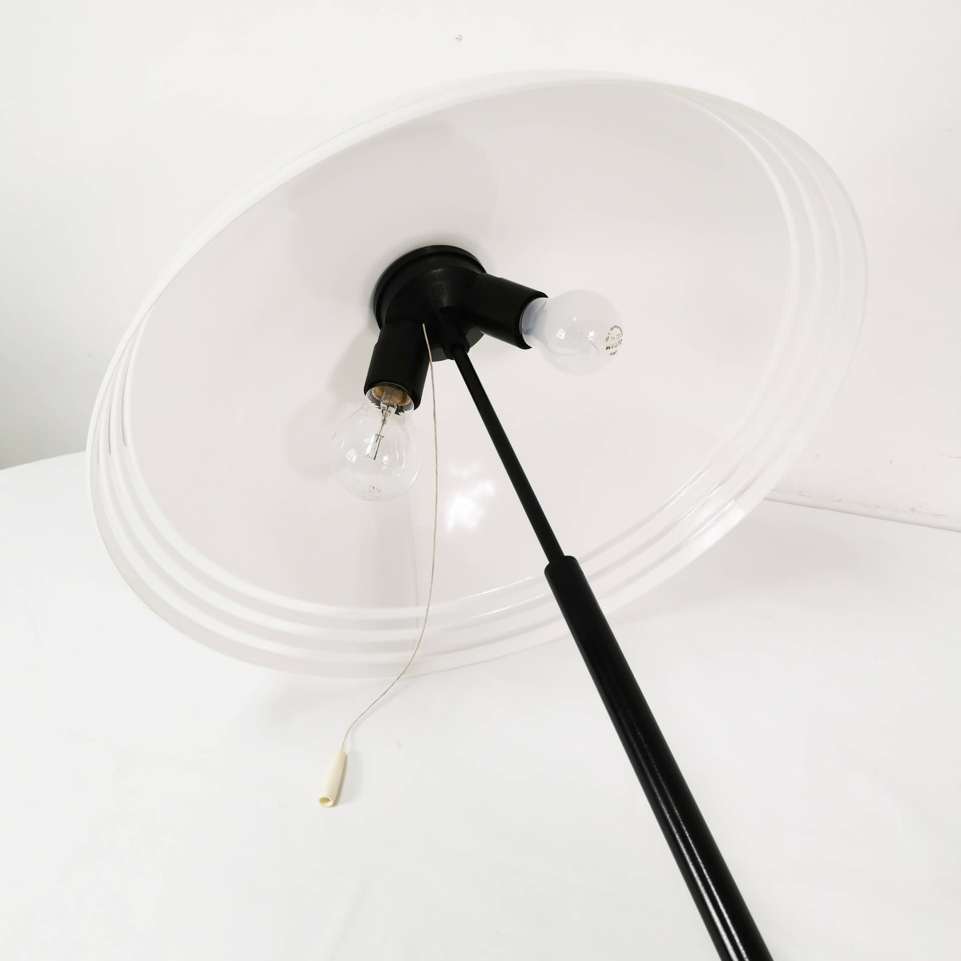Lampa stołowa, biel czarny, plastik metal, Niemcy, lata 70. - 355020