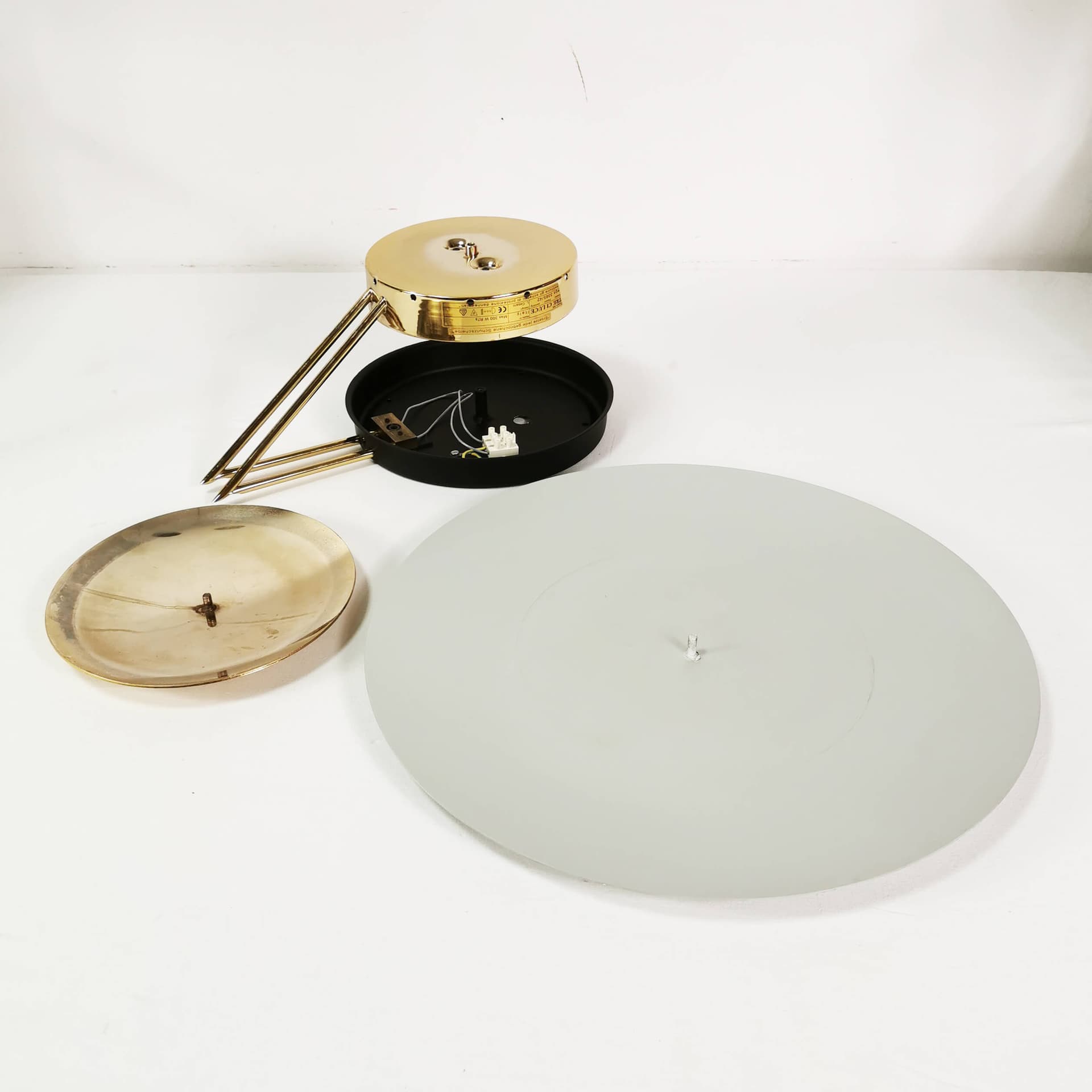 Lampa ścienna Luce, metal biały, chrom srebrny, mosiądz złoty, proj. L. Cezaro, Włochy, lata 80. - 355033
