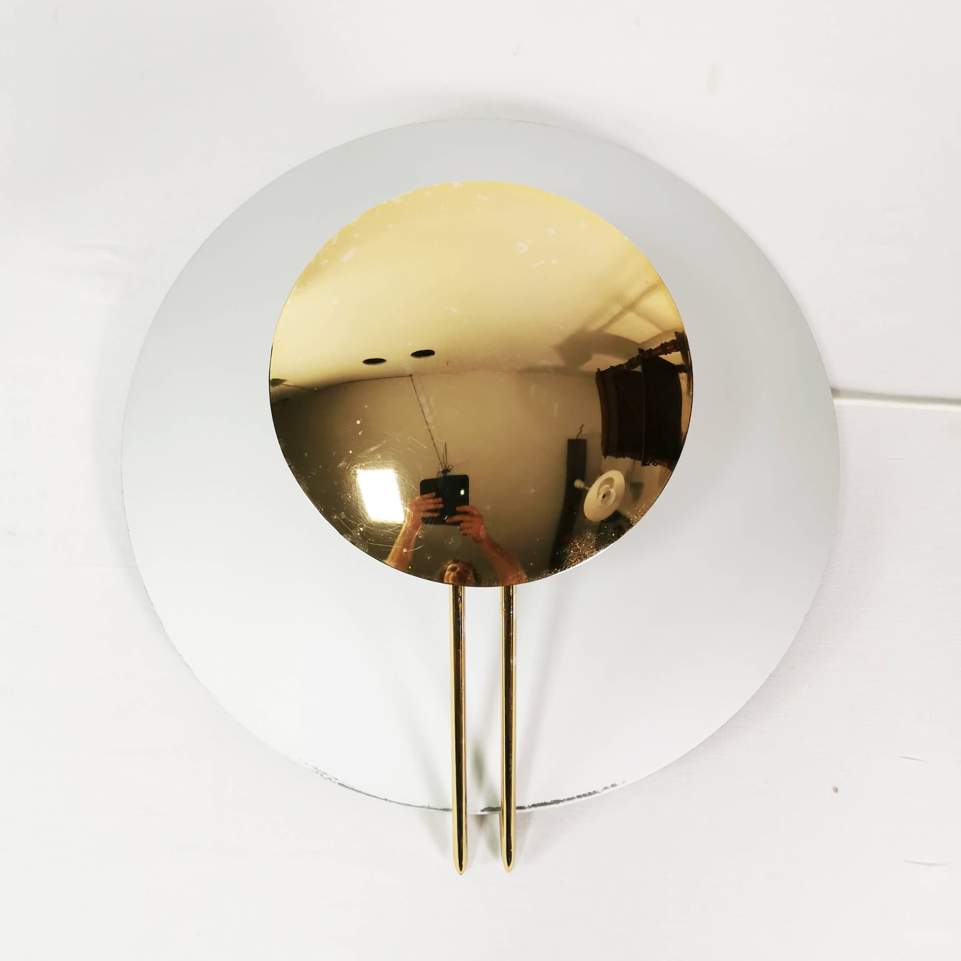 Lampa ścienna Luce, metal biały, chrom srebrny, mosiądz złoty, proj. L. Cezaro, Włochy, lata 80. - 355028