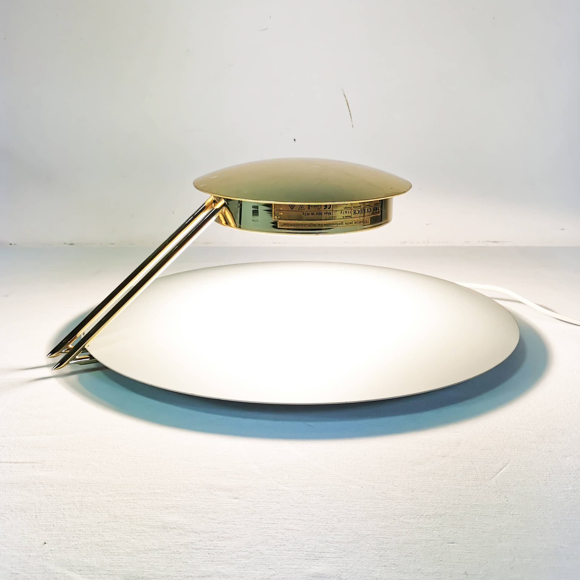 Lampa ścienna Luce, metal biały, chrom srebrny, mosiądz złoty, proj. L. Cezaro, Włochy, lata 80. - 355027