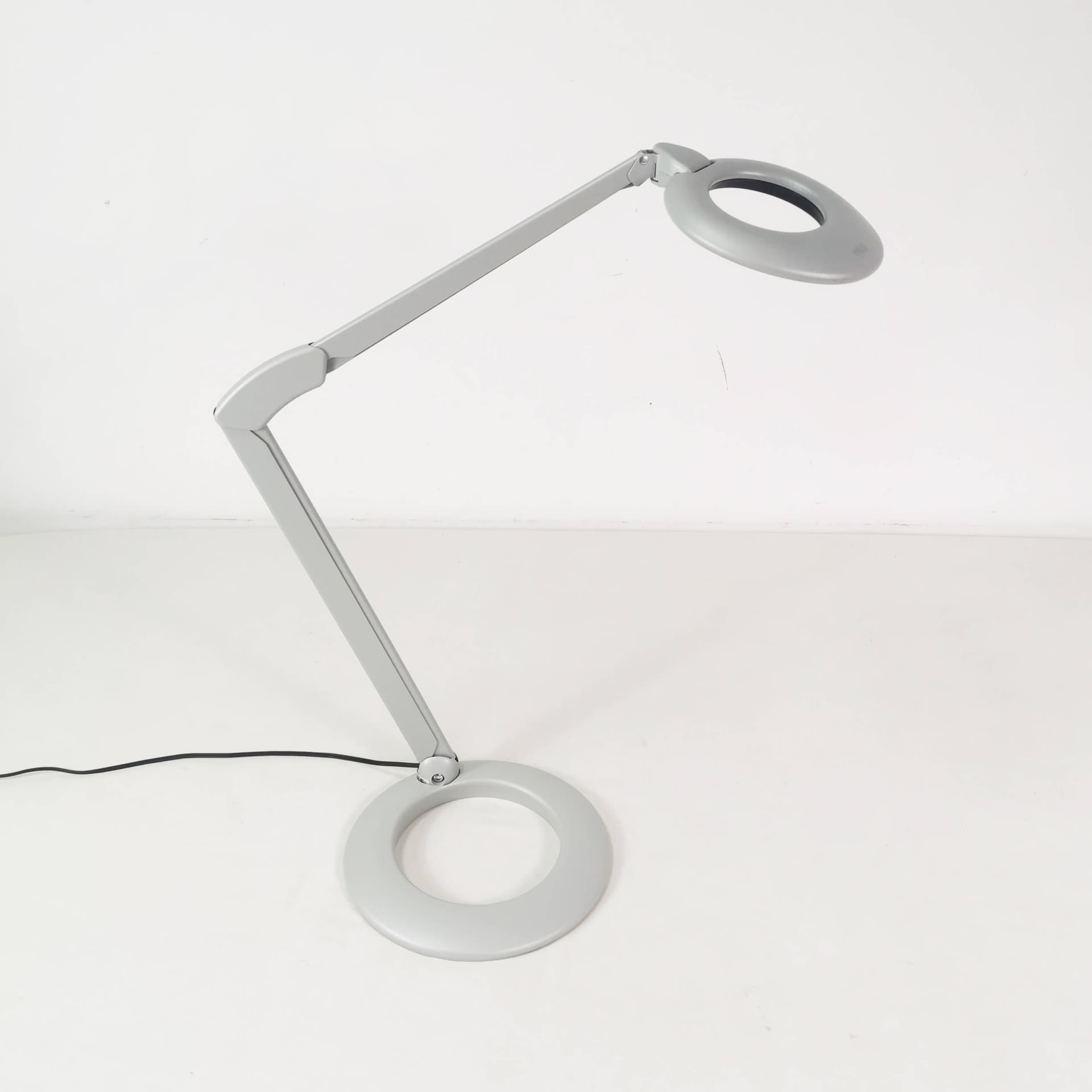 Lampa biurkowa Ovelo, szary metal, proj. S. Copeland, Luxo, Norwegia - 355046
