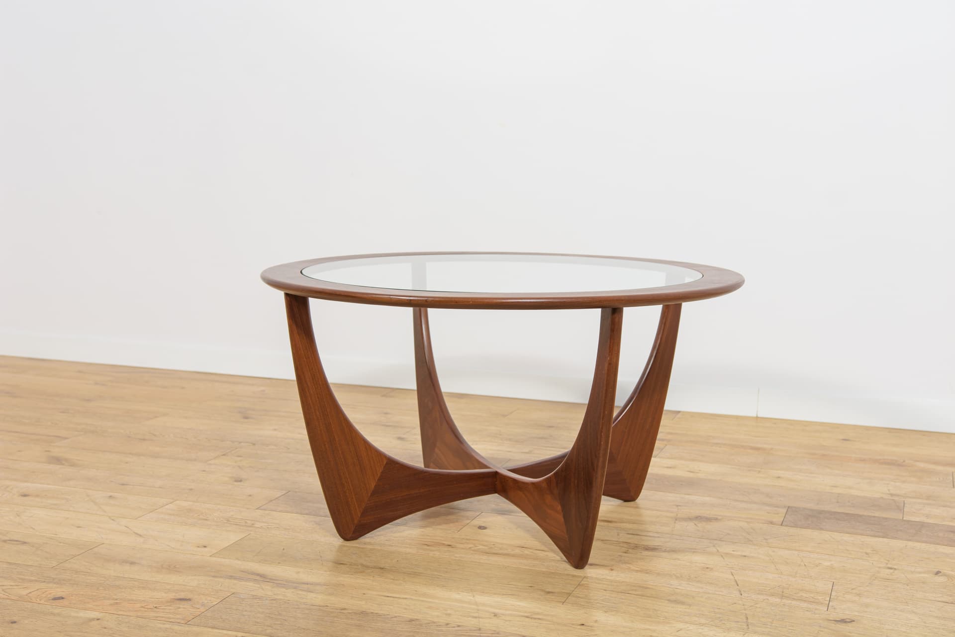 Coffee table Astro, brown teak, transparent glass, by V. Wilkins, G-Plan, United Kingdom, 1960s. - 355586