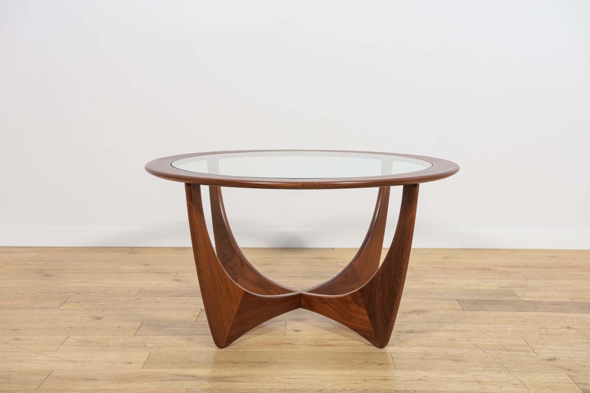 Coffee table Astro, brown teak, transparent glass, by V. Wilkins, G-Plan, United Kingdom, 1960s. - 355584