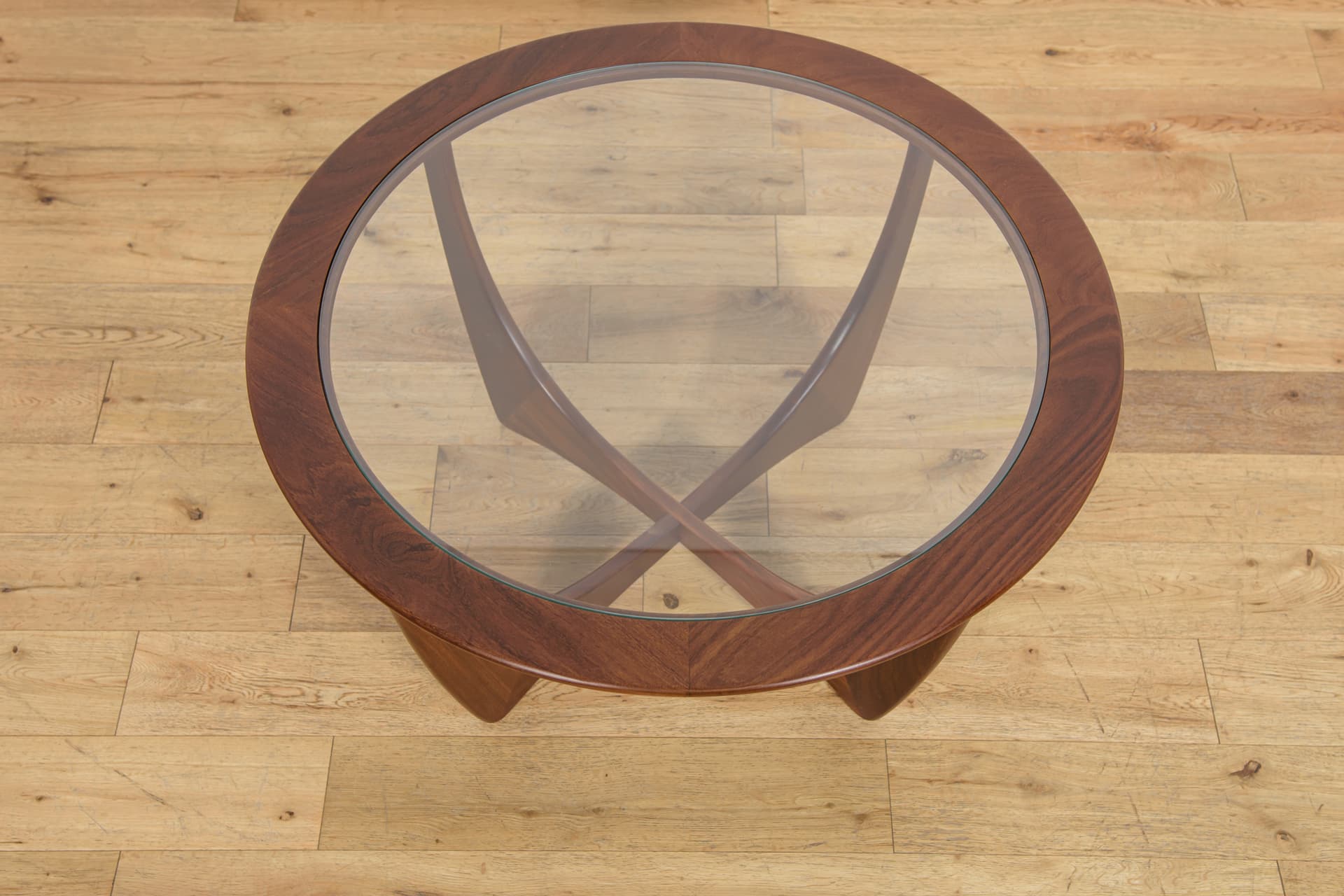 Coffee table Astro, brown teak, transparent glass, by V. Wilkins, G-Plan, United Kingdom, 1960s. - 355585