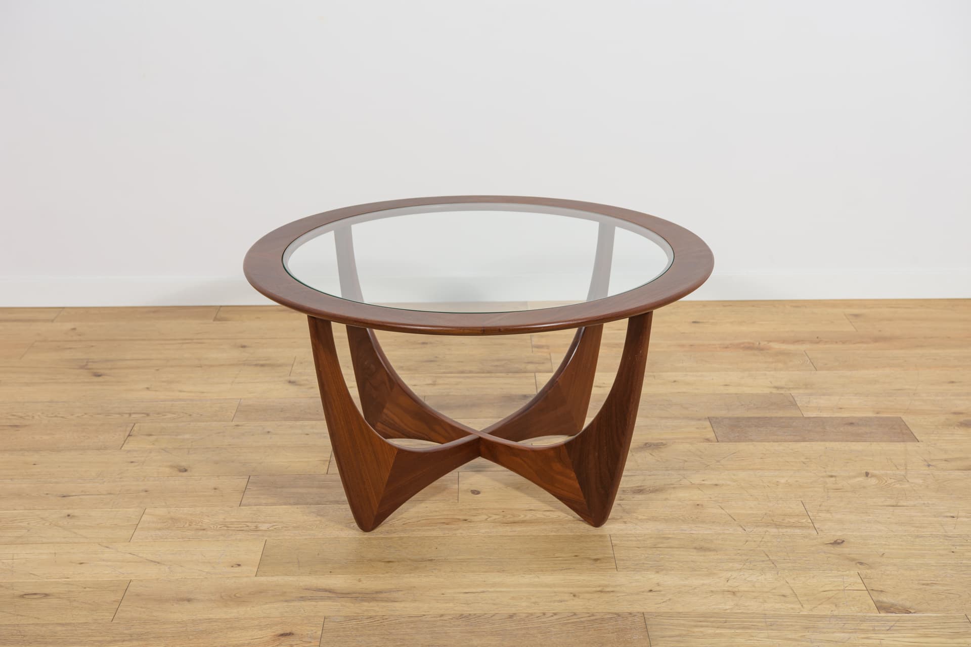 Coffee table Astro, brown teak, transparent glass, by V. Wilkins, G-Plan, United Kingdom, 1960s. - 355583
