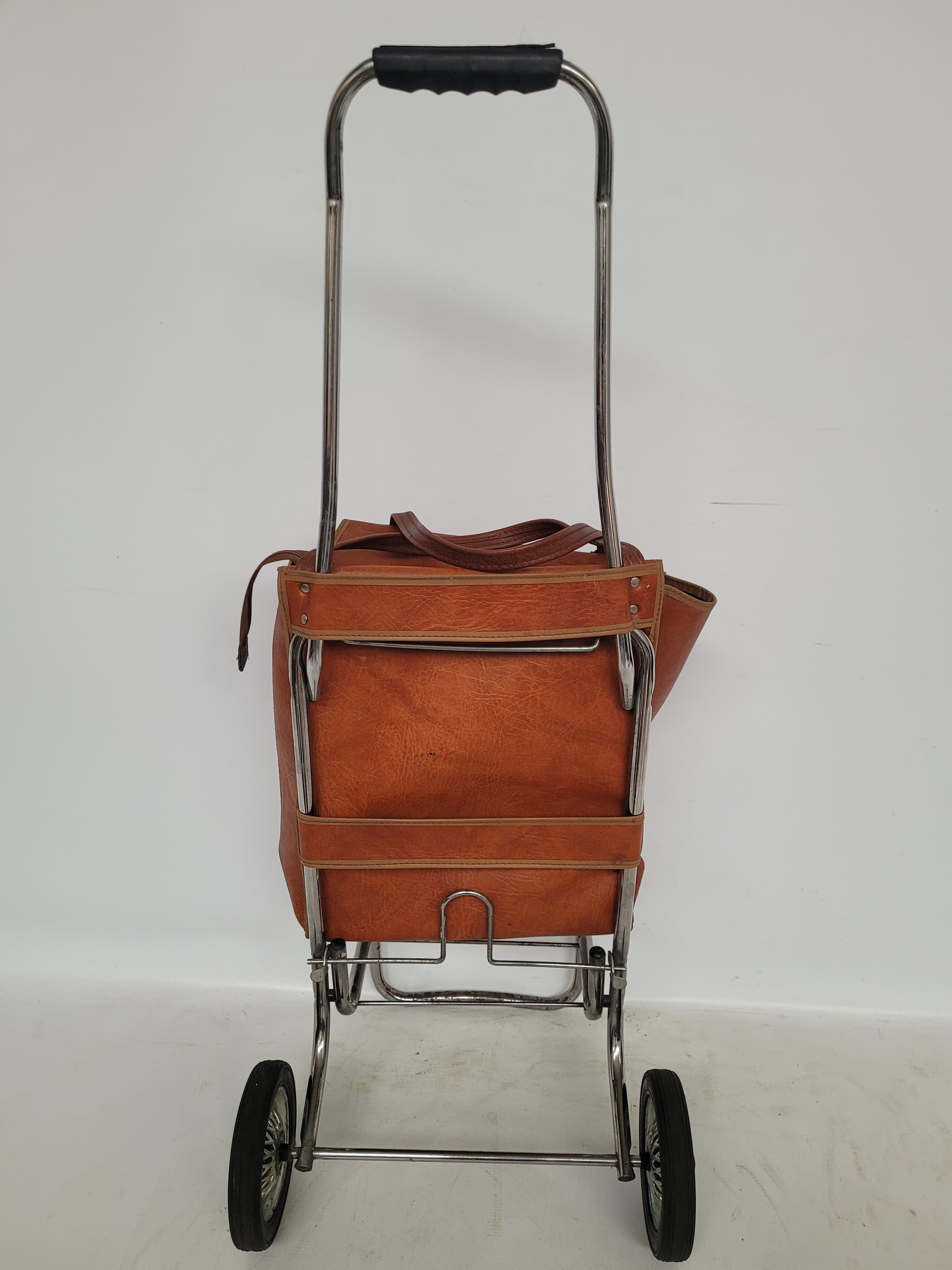 Torba na kółkach PRL, skaj brązowy, metal niklowany, Polska, lata 70. - 355881