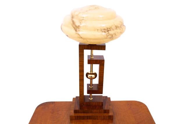 Lampa stołowa Art Deco, szkło kremowy brązowy, drewno brązowy, mosiądz złoty, Polska, lata 50. - WYMIARY